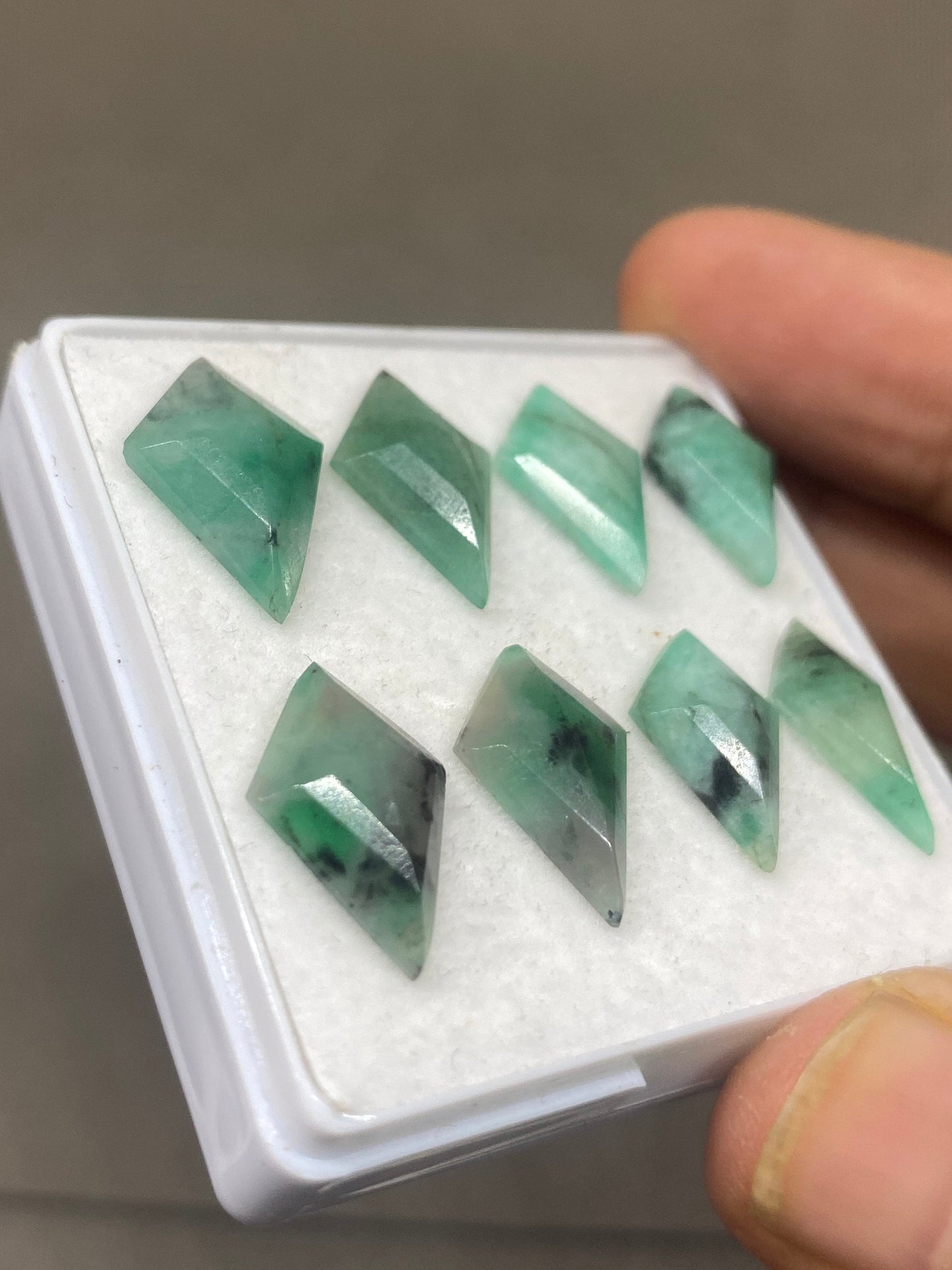 Alluring Natural Emerald kite geometric cut size 15x10-17x11mm wt 24 carats pcs 8 Emerald Step cut pcs 20 wholesale lot
