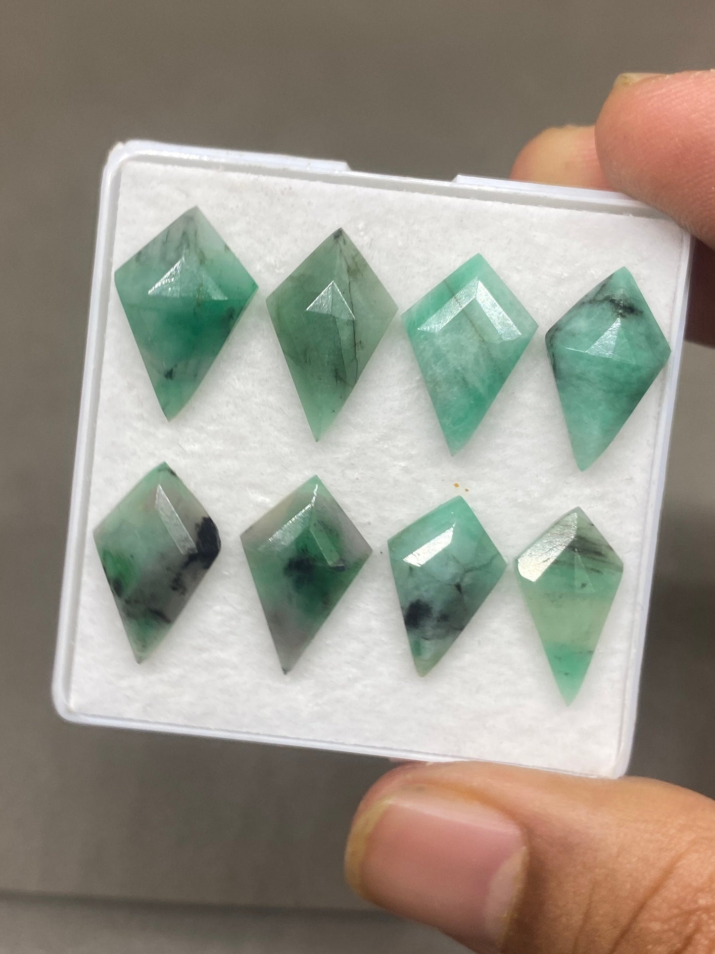 Alluring Natural Emerald kite geometric cut size 15x10-17x11mm wt 24 carats pcs 8 Emerald Step cut pcs 20 wholesale lot