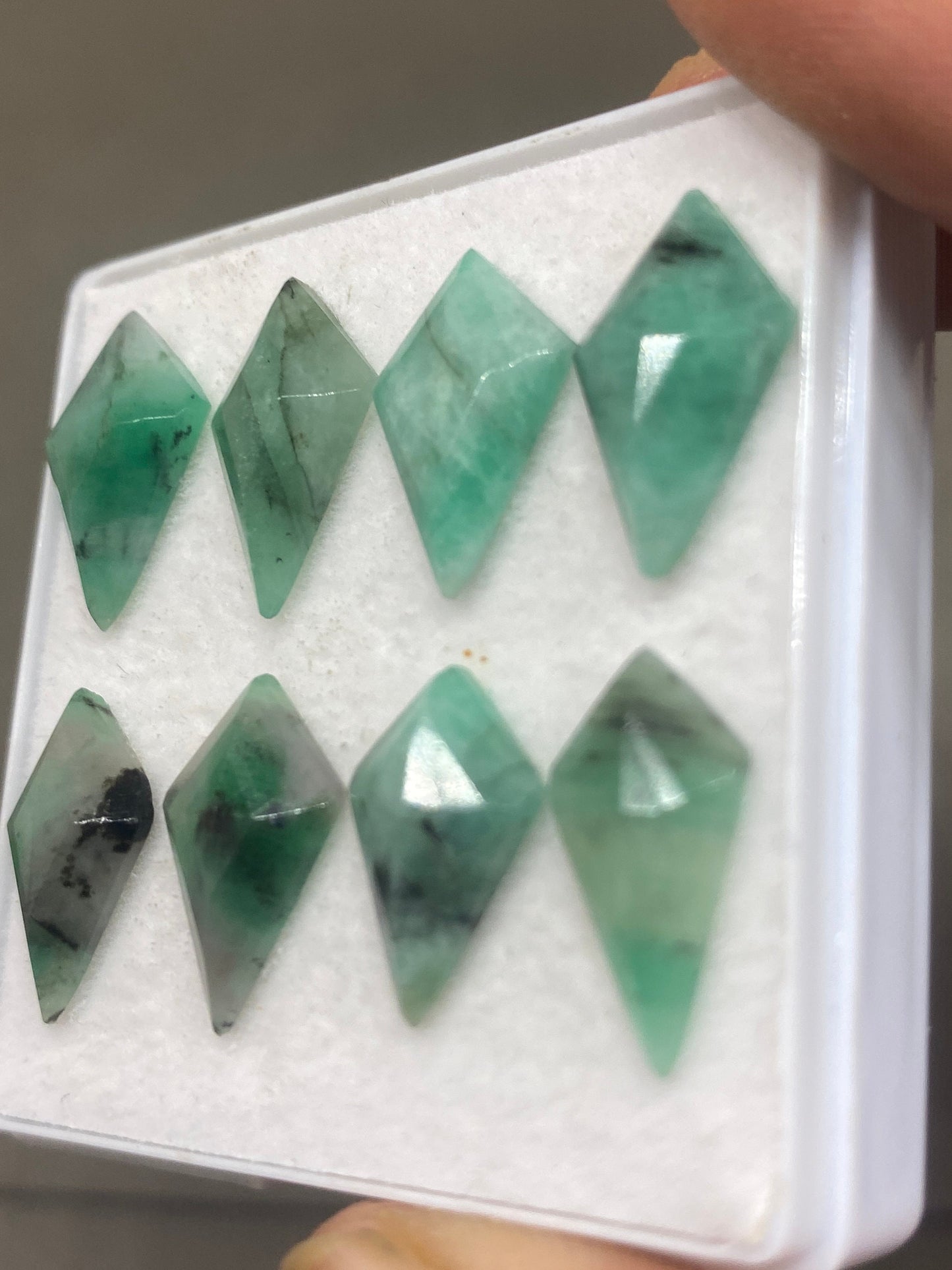 Alluring Natural Emerald kite geometric cut size 15x10-17x11mm wt 24 carats pcs 8 Emerald Step cut pcs 20 wholesale lot