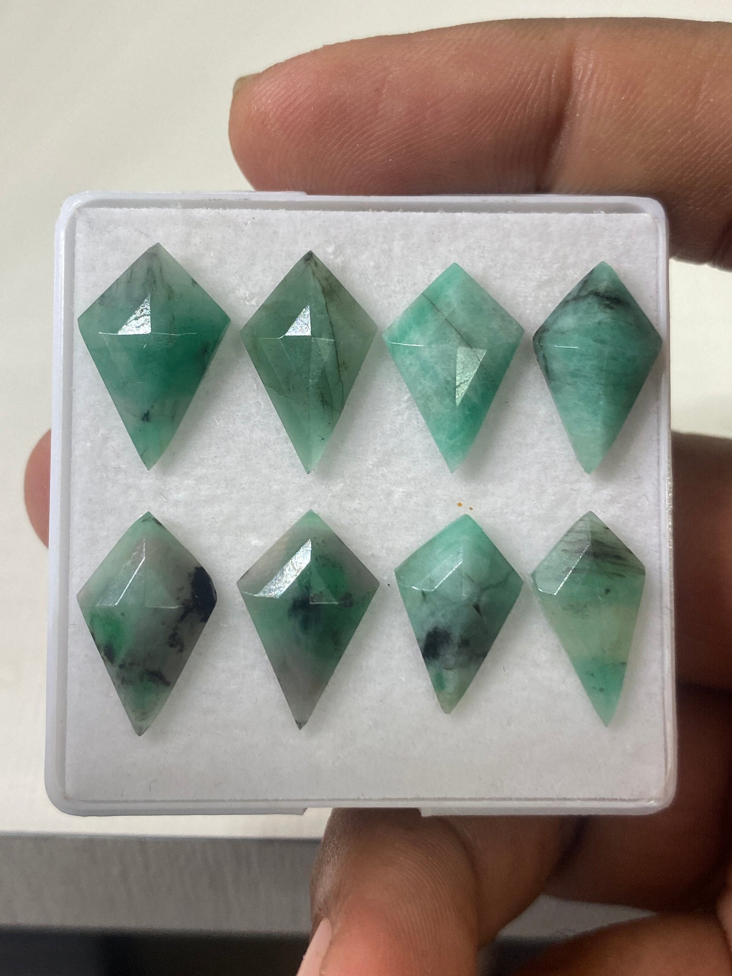 Alluring Natural Emerald kite geometric cut size 15x10-17x11mm wt 24 carats pcs 8 Emerald Step cut pcs 20 wholesale lot