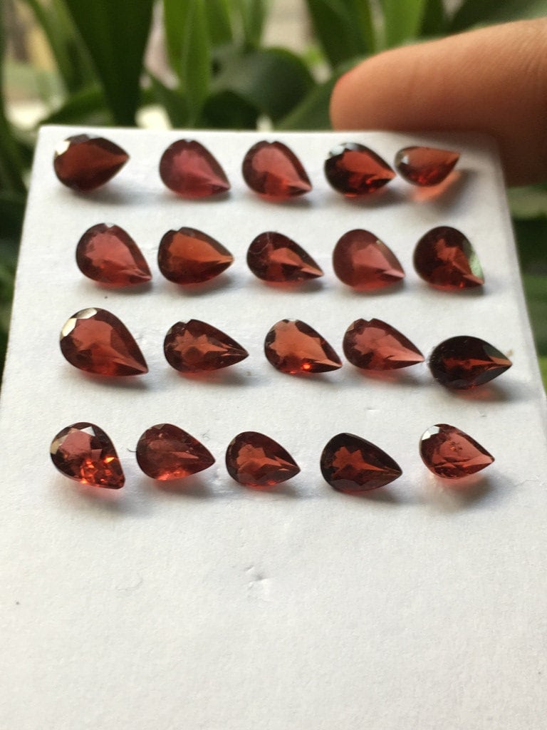 Rare Red garnet pear shape cut pcs 20 wt 19.10 cts  size 7x5mm to 8.8x6mm garnet pear cut stones jewelry supply