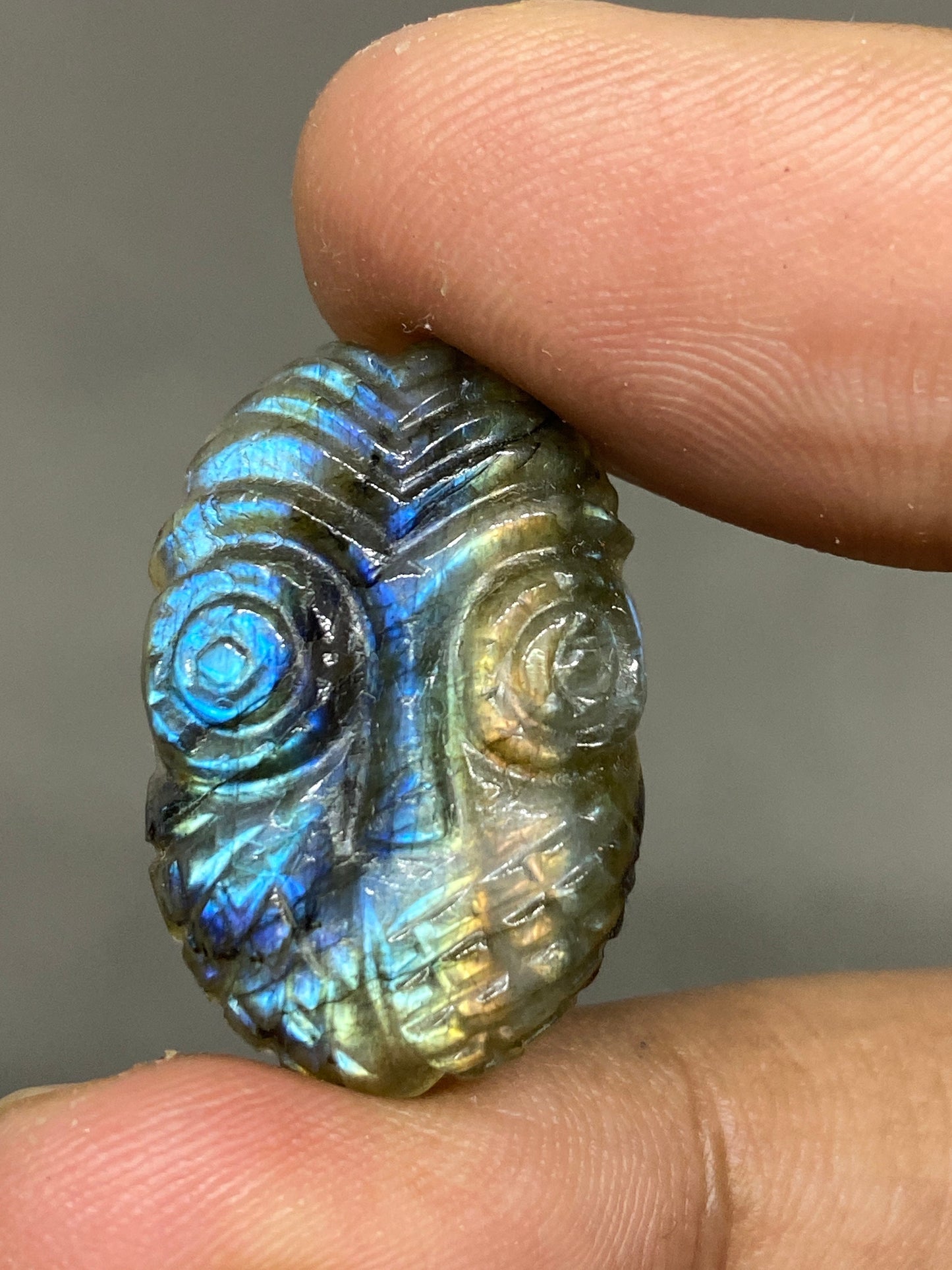 Very cute labradorite owl carving gemstone carving size 26x18mm weight 25 carats labradorite owl carving