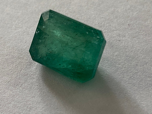 Emerald octagon cutstone rare fine quality wt 6 carats ideal for ring pendant single piece beautiful emerald good color size 11.4x8.6mm