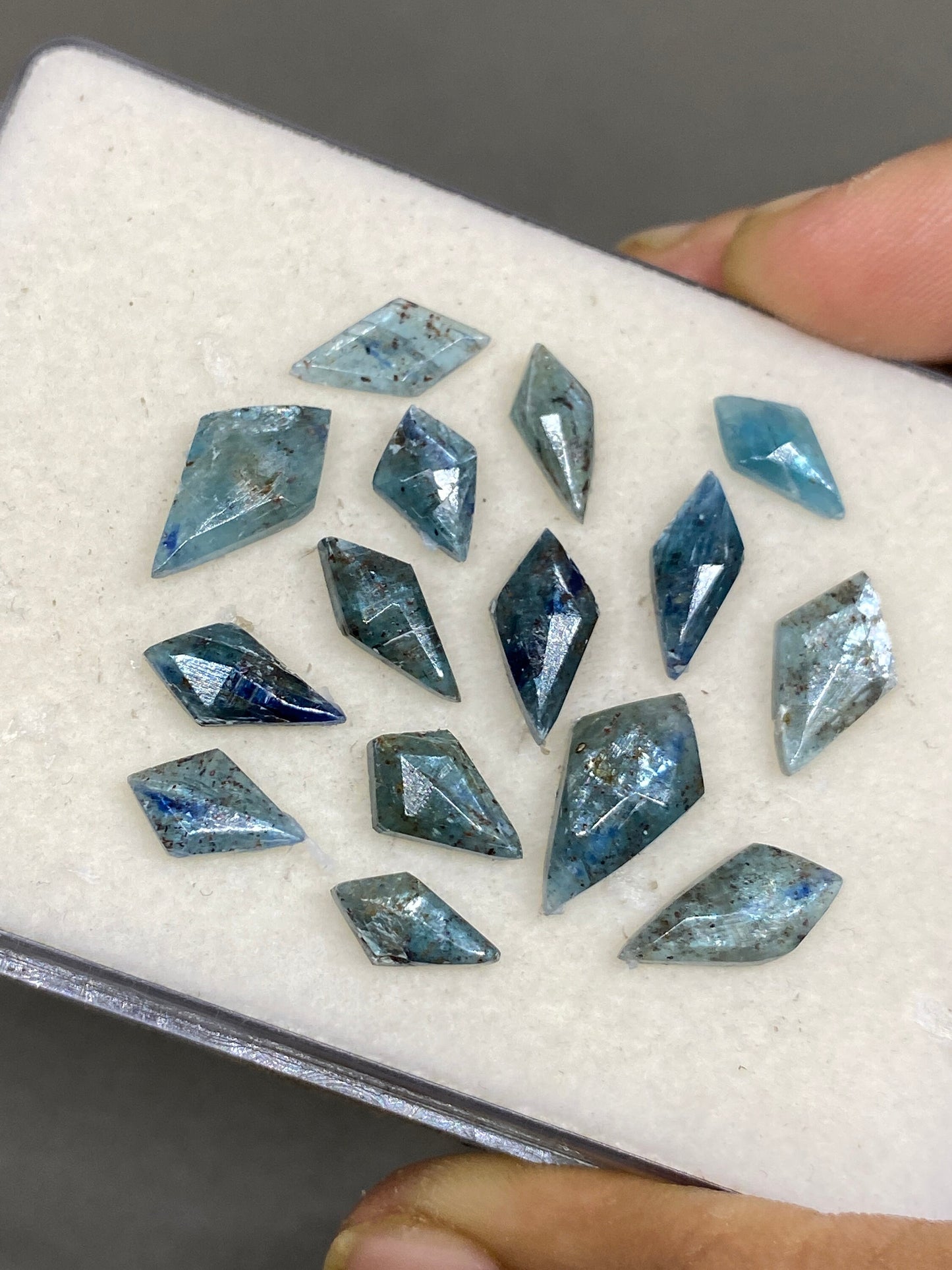 Stunning rare teal kyanite kite geometric stepcut flatback aaa quality lovely color weight 33 carats pieces 15 size 10x5mm-16x9mm rosecut