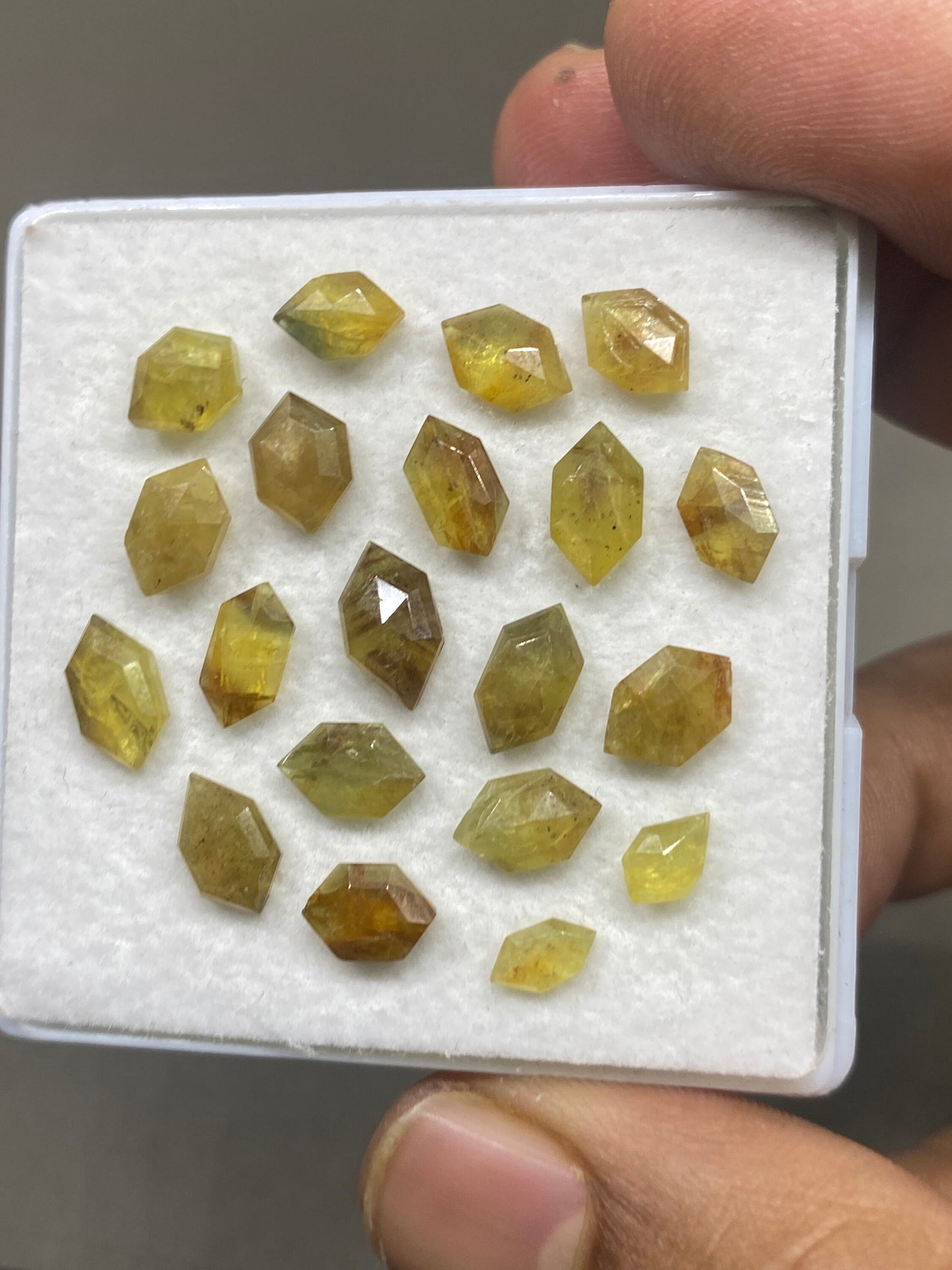 Amazing very rare Tanzania mines small yellow sapphire Bicolor hexagon geometric wt 20.50 carats pcs 20 size 6x4mm-9x5mm sapphire stepcut