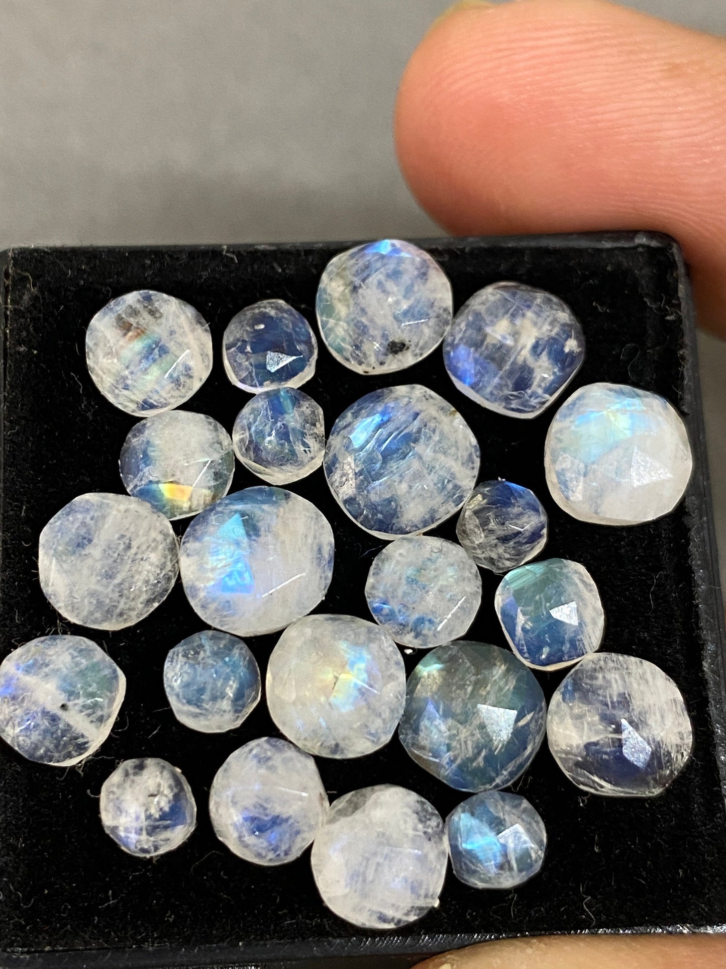 Cute Blue fire rainbow moonstone round faceted rosecut pcs 22 wt 23 cts  size 4.9mm-8mm beautiful fire rainbow moonstone facted