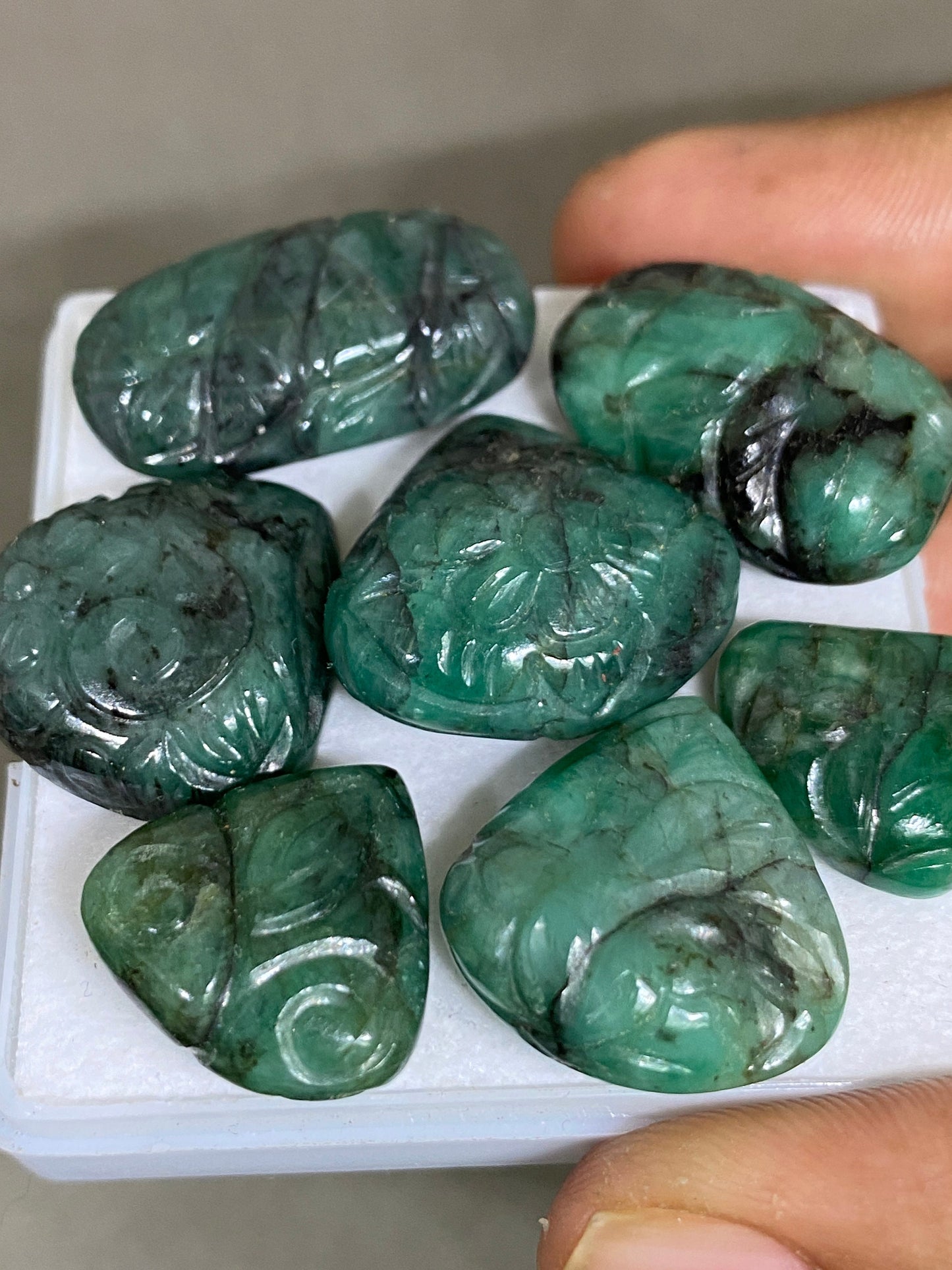 Rare Emerald carving wholesale lot 16x15mm-26x15mm weight 147 carats pcs 7 natural emerald carving ideal for pendant or ring emerald carving