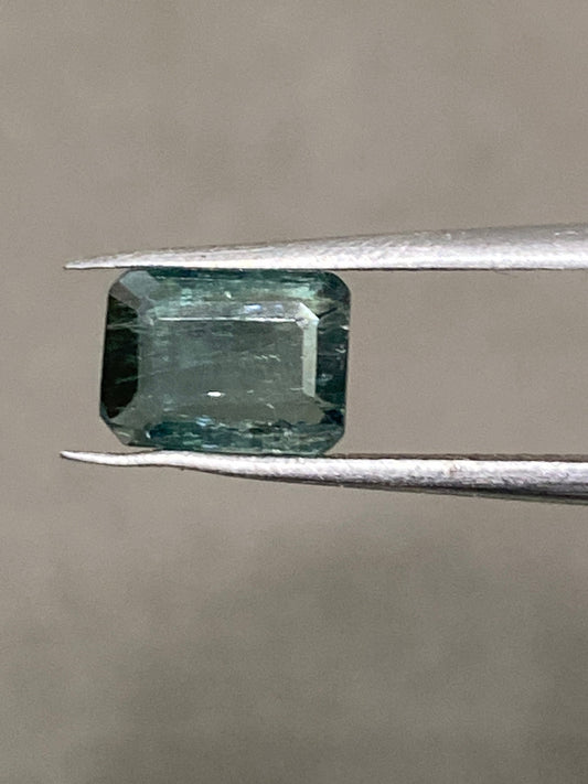 Gorgeous Rare green Sapphire octagon ring cutstone size  8x6mm weight 1 carat very rare  sapphire Natural Unheated Untreated Sapphire