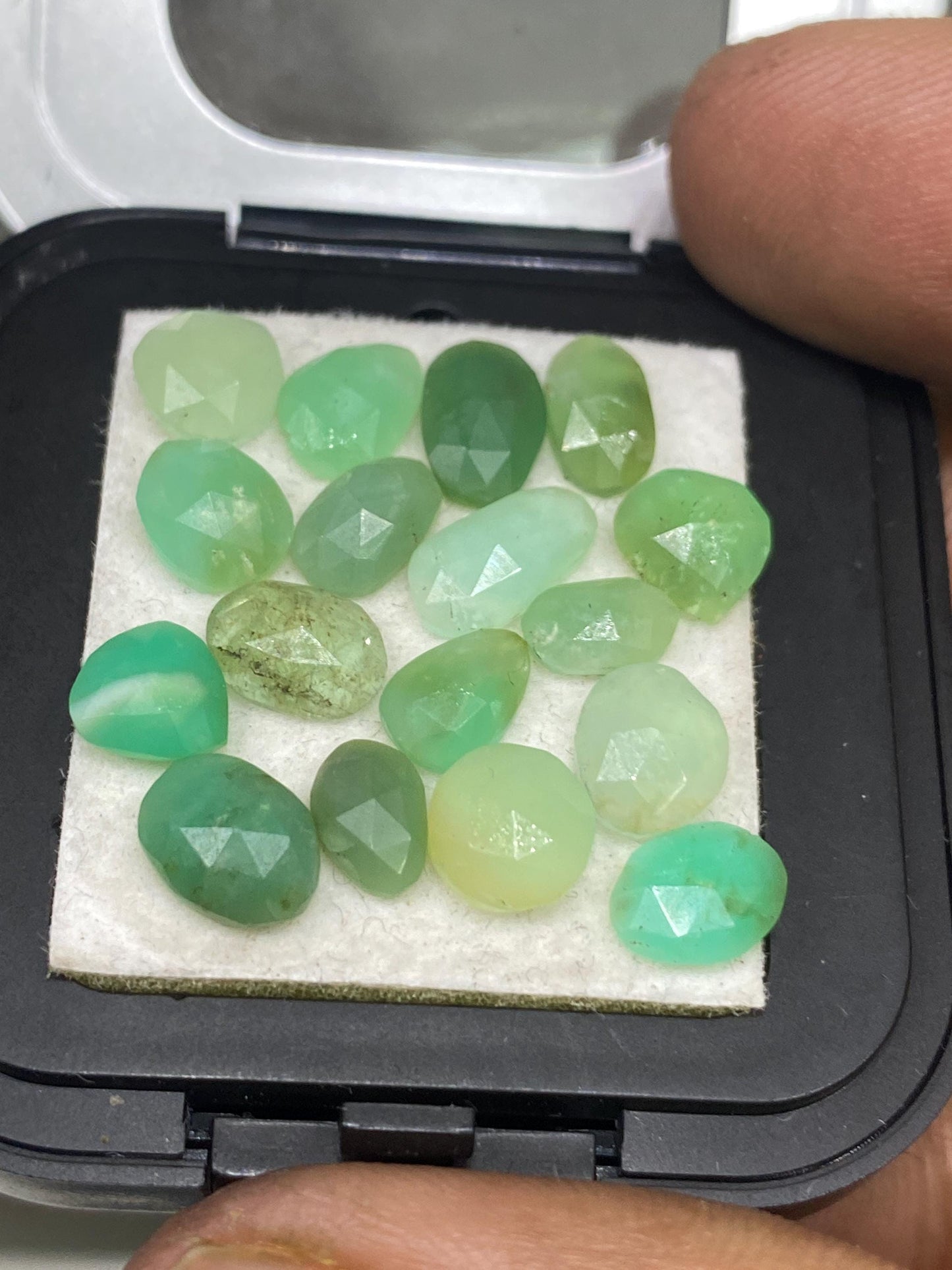 Scintillating Chrysoprase rosecut fancy wholesale lot fine quality wt 12.60 carats pcs 17 small size  7x4.8-9x5mm chrysoprase rosecut