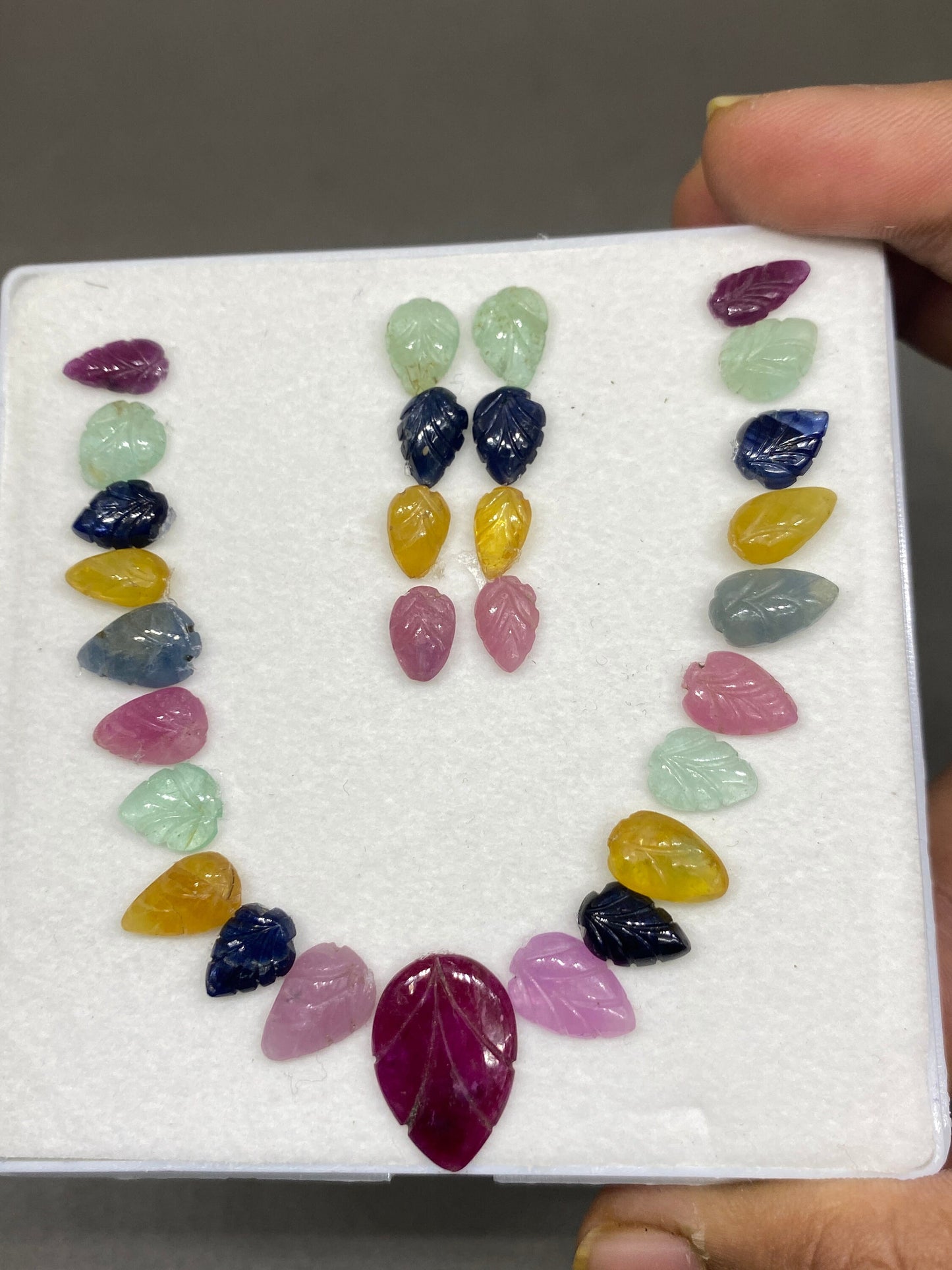 Rare natural emerald ruby blue sapphire yellow sapphire leaf carving necklace fine quality pcs 29 wt 60 cts size 9x6mm-18x13mm