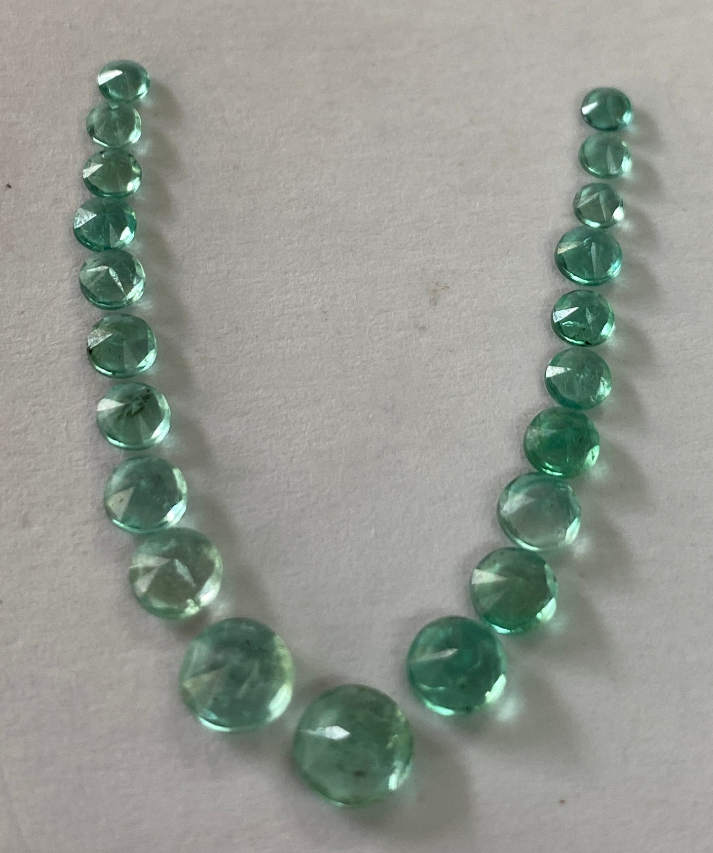 Natural Zambia mines small emerald round cut stones necklace supply pcs 21 weight 3.70 carats size 2.6mm-5mm emerald oval cut stones