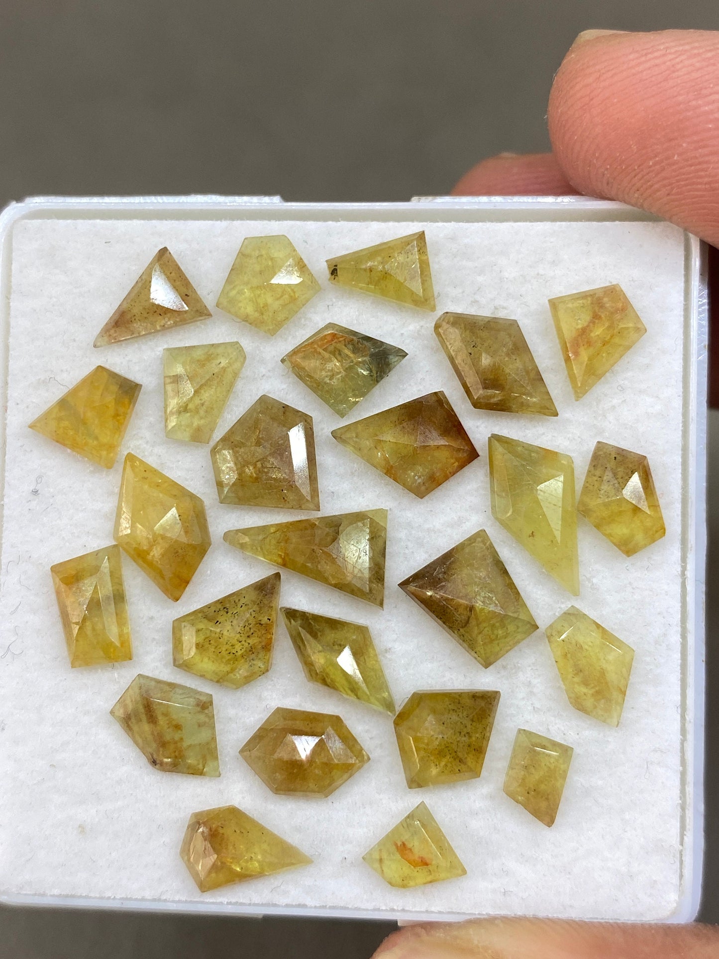 Mesmerising very rare Tanzania mines  yellow sapphire Bicolor geometric wt 26 carats pcs 25 size 5x4mm-11x7mm  sapphire stepcut