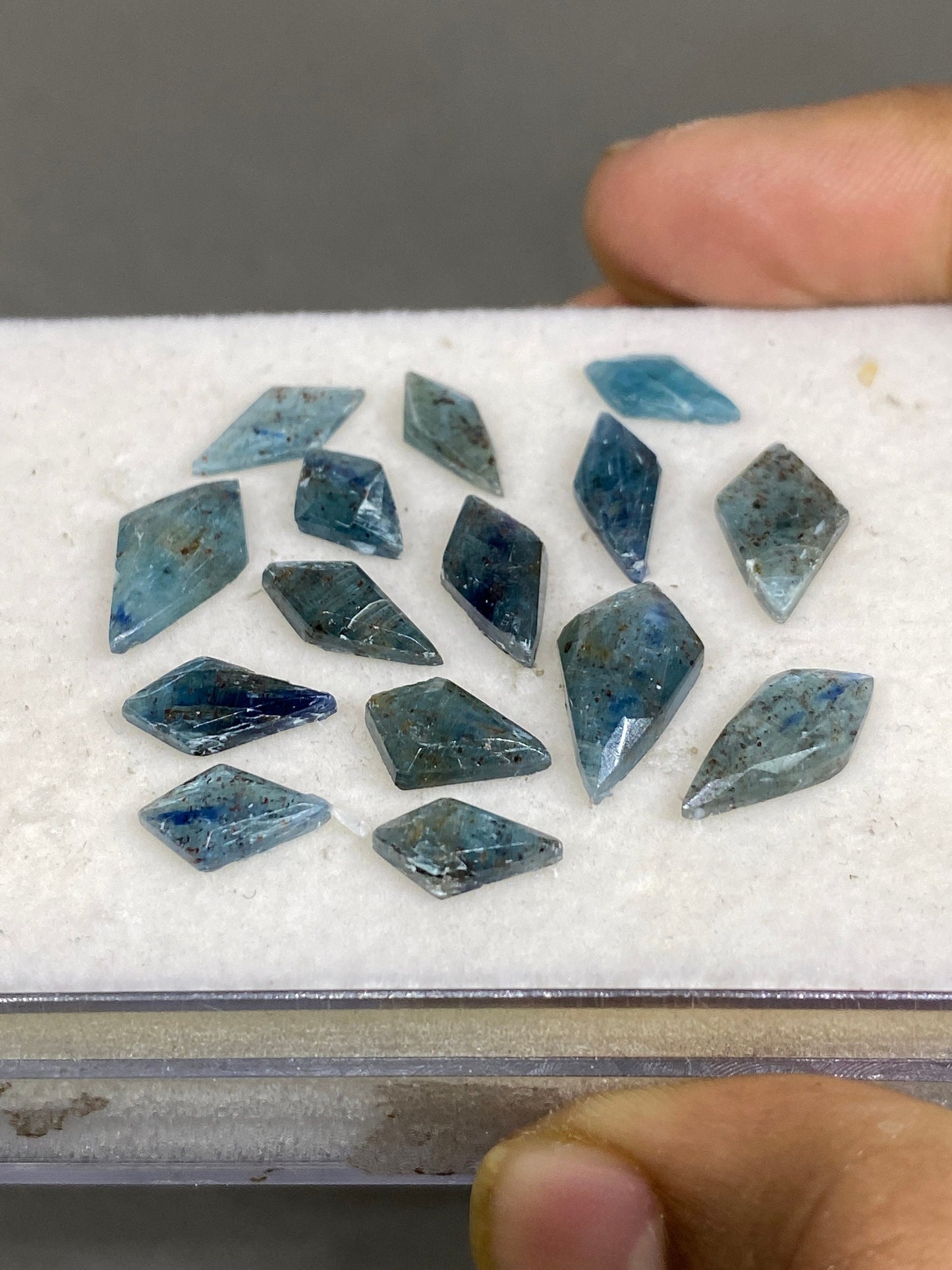 Stunning rare teal kyanite kite geometric stepcut flatback aaa quality lovely color weight 33 carats pieces 15 size 10x5mm-16x9mm rosecut