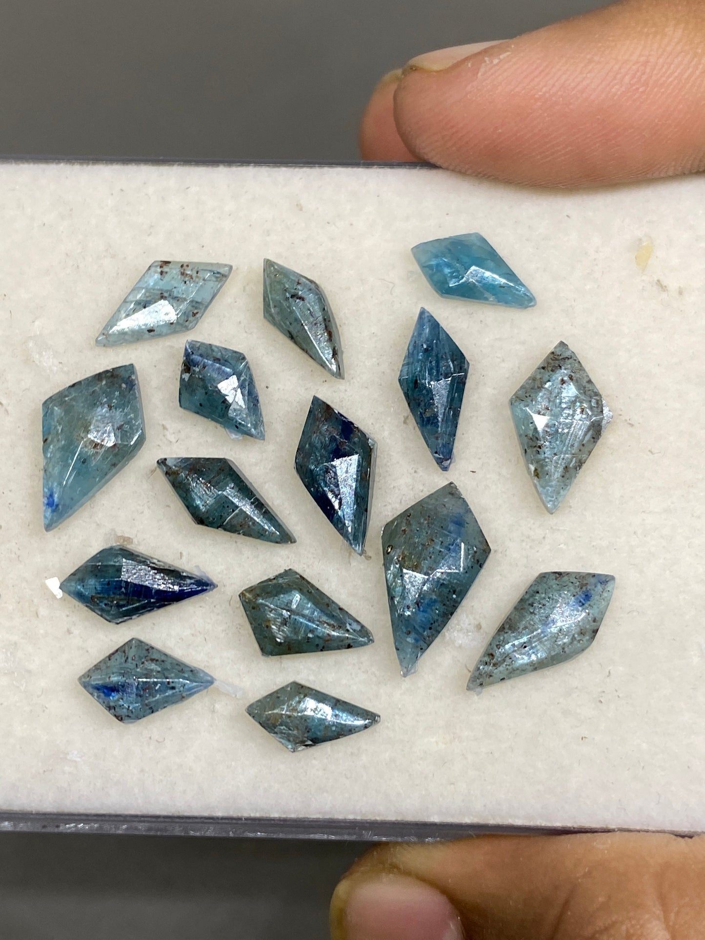 Stunning rare teal kyanite kite geometric stepcut flatback aaa quality lovely color weight 33 carats pieces 15 size 10x5mm-16x9mm rosecut