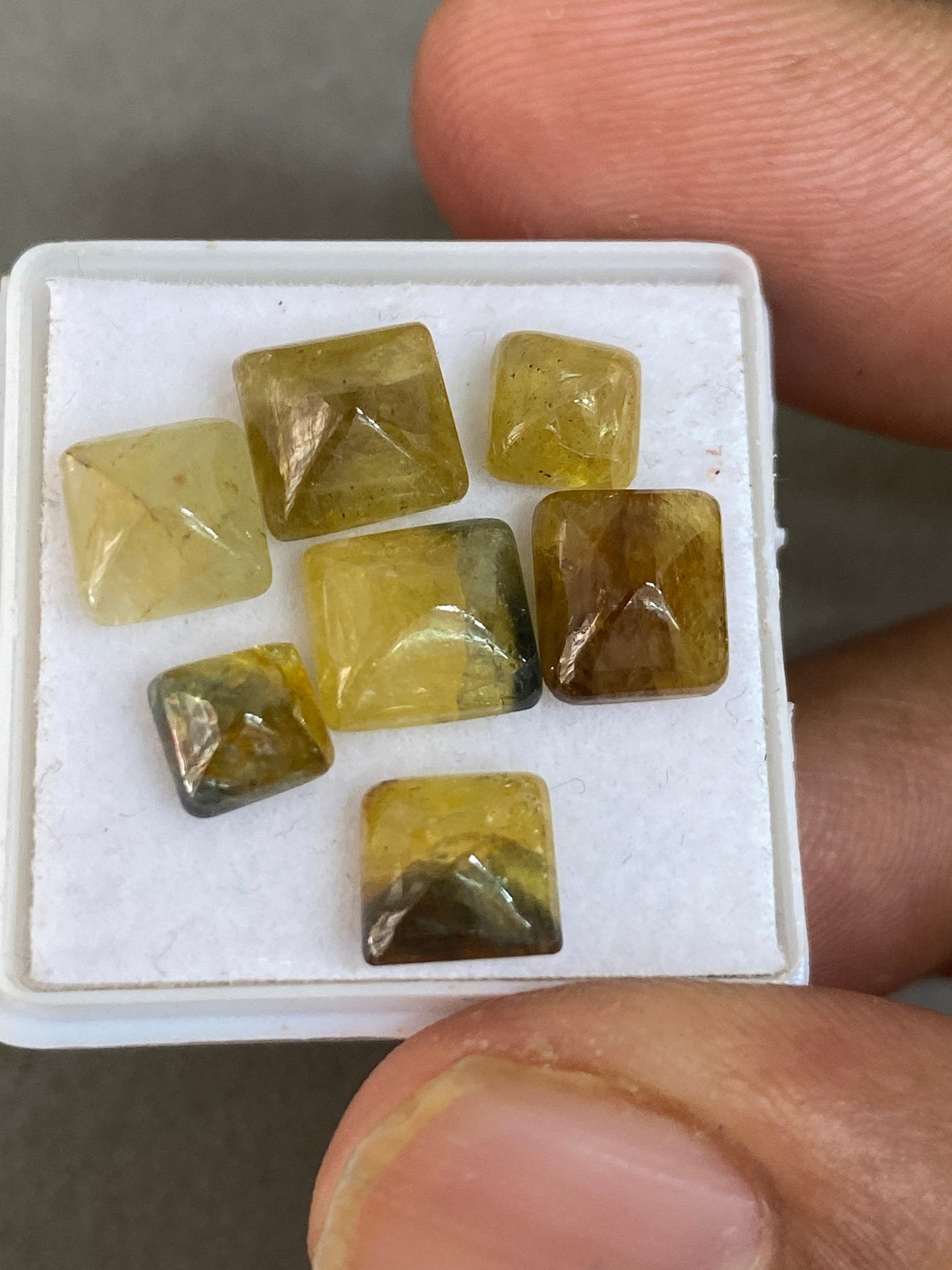 Awesome very rare bi color yellow sapphire sugar loaf cabochons  weight 13.30 cts pcs 7 size 5.7x5.5mm-7.5x7mm sapphire sugar loaf cabochons