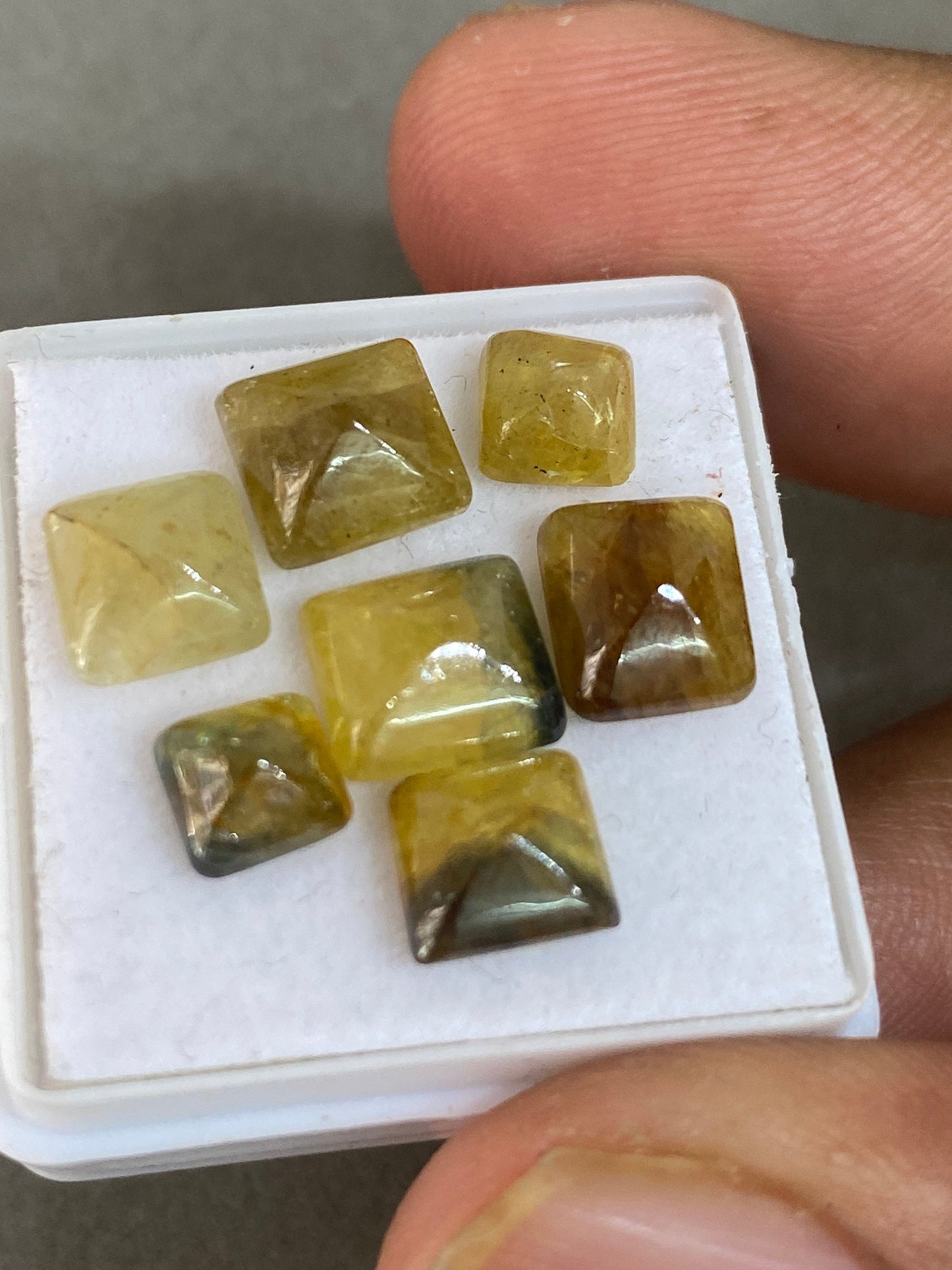 Awesome very rare bi color yellow sapphire sugar loaf cabochons  weight 13.30 cts pcs 7 size 5.7x5.5mm-7.5x7mm sapphire sugar loaf cabochons