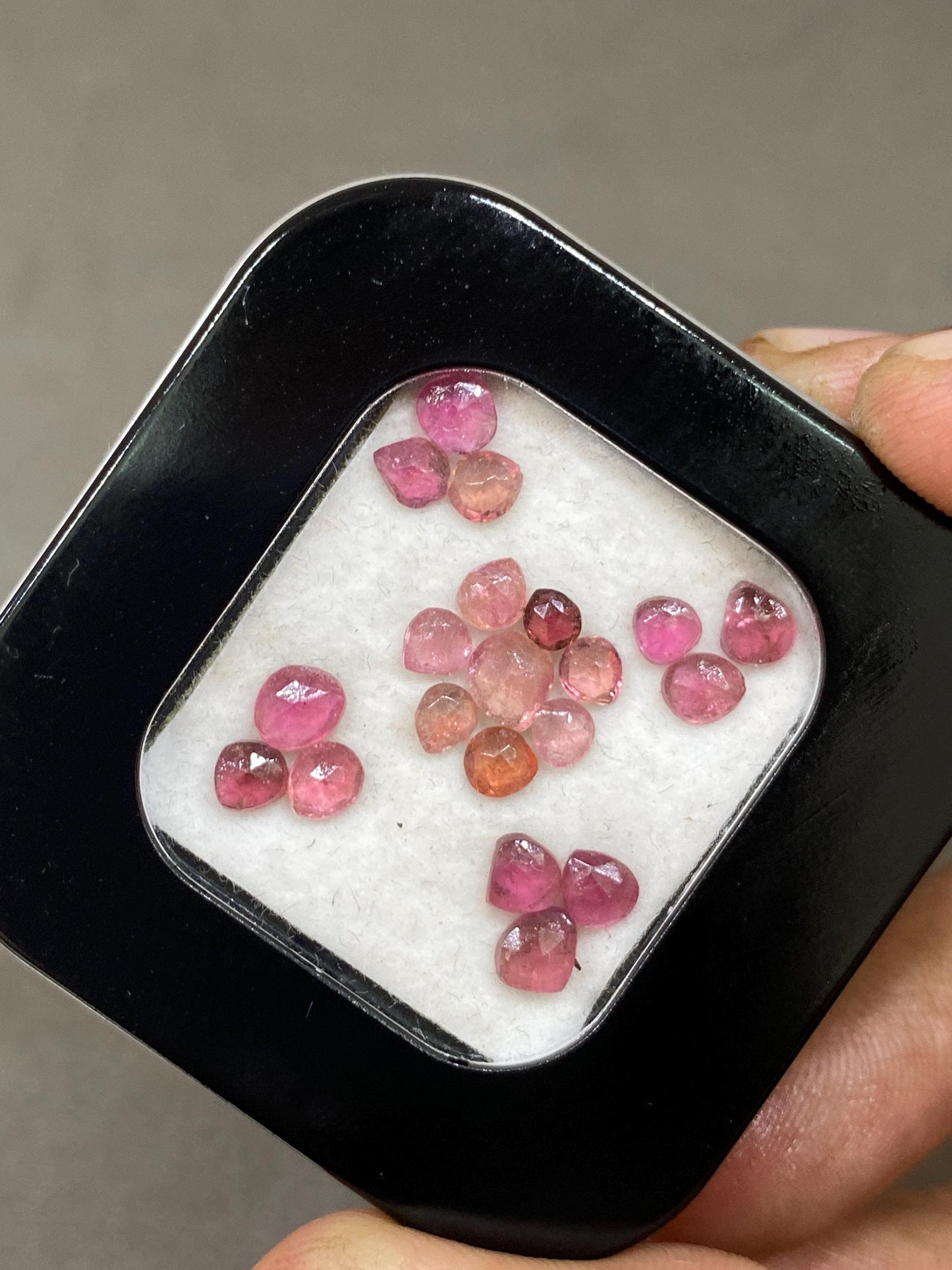 Pink tourmaline very small size faceted heart briolettes undrilled pcs 20 wt 5.5 carats size 3.7mm-5x4.4mm pink tourmaline heart briolettes