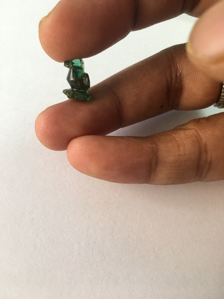 AAA rare Emerald Bird Parrot like bird Natural Emerald rare beautiful Zambian Emerald Weight 5 carats Size 14x10mm Green Bird emerald