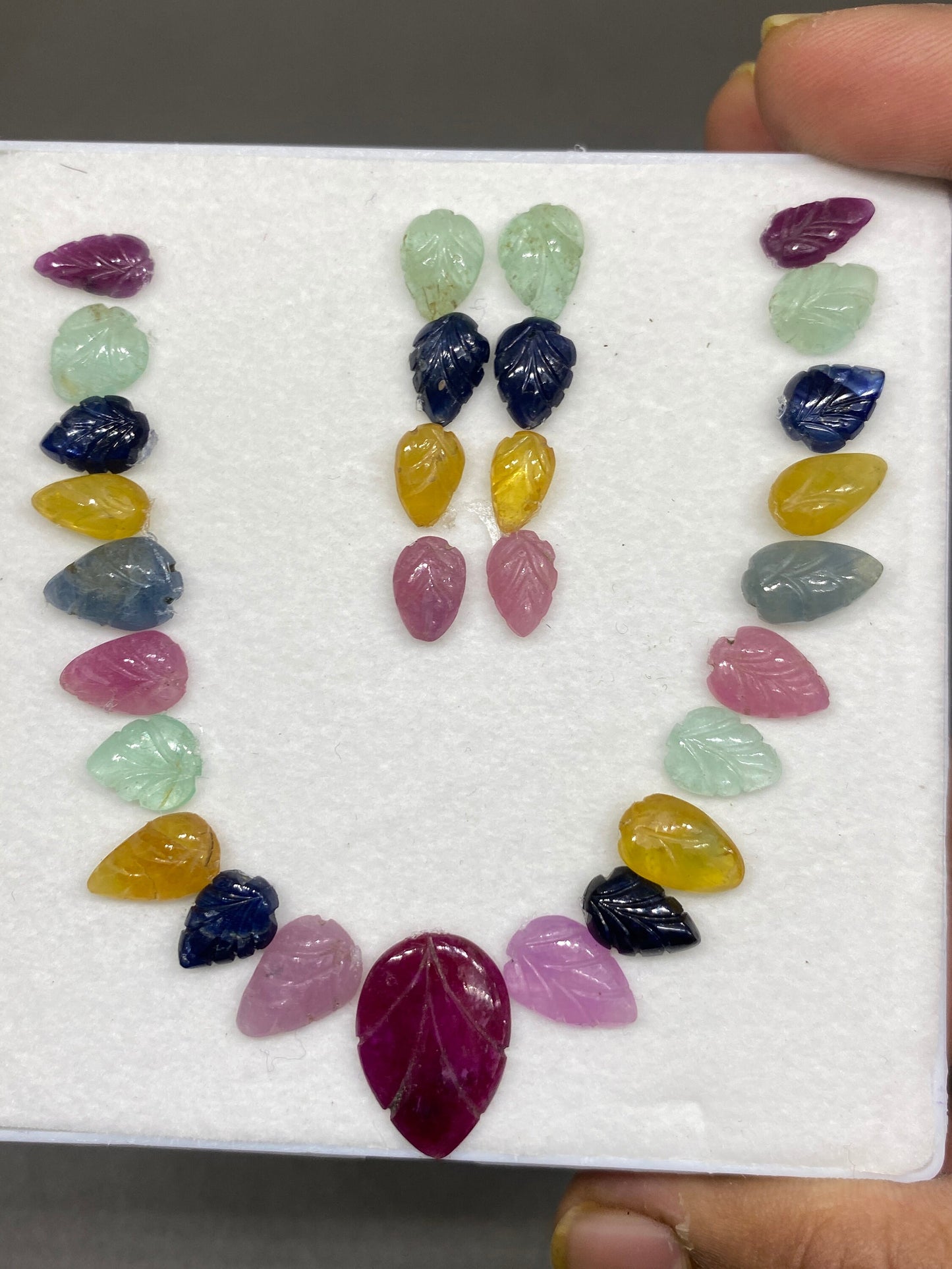 Rare natural emerald ruby blue sapphire yellow sapphire leaf carving necklace fine quality pcs 29 wt 60 cts size 9x6mm-18x13mm