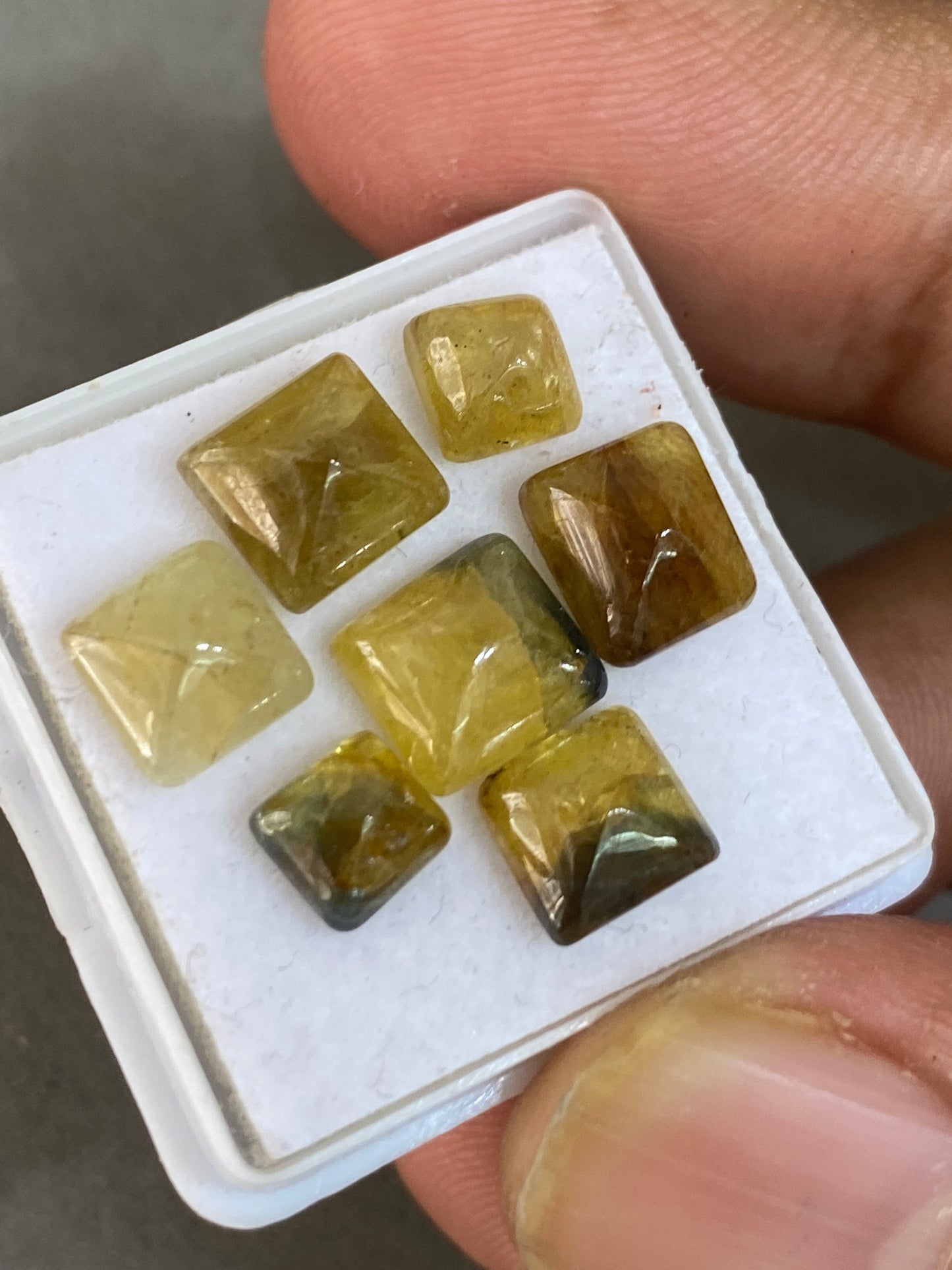 Awesome very rare bi color yellow sapphire sugar loaf cabochons  weight 13.30 cts pcs 7 size 5.7x5.5mm-7.5x7mm sapphire sugar loaf cabochons