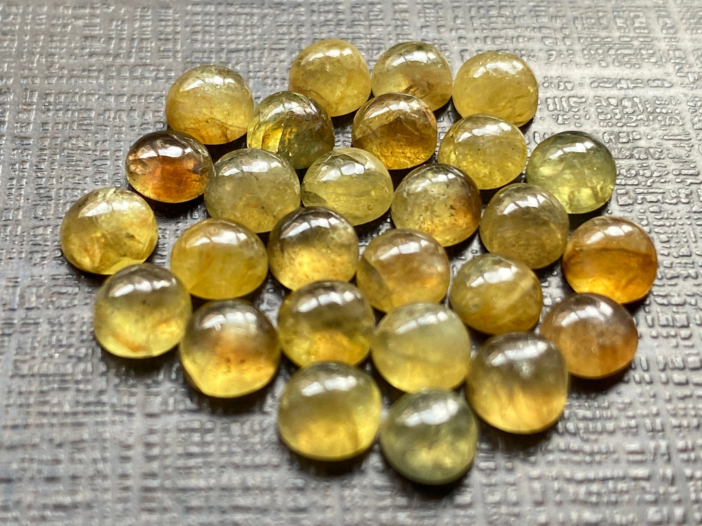 Amazing very rare Kenya mines yellow sapphire cabochons smooth Bicolor  wt 26 carats pcs 26 size 5-5.5mm sapphire round rosecut gems