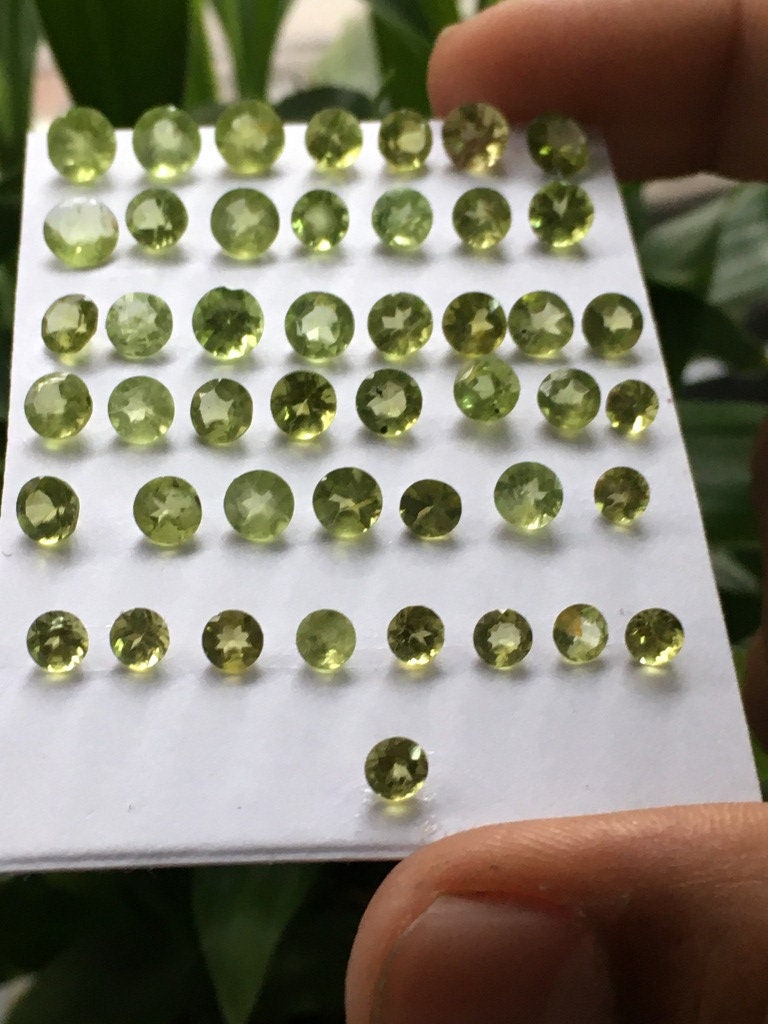 Dazzling peridot  round cut stone pcs 46 wt 24.70 cts size 4mm to 6mm natural peridot round cut jewelry supply