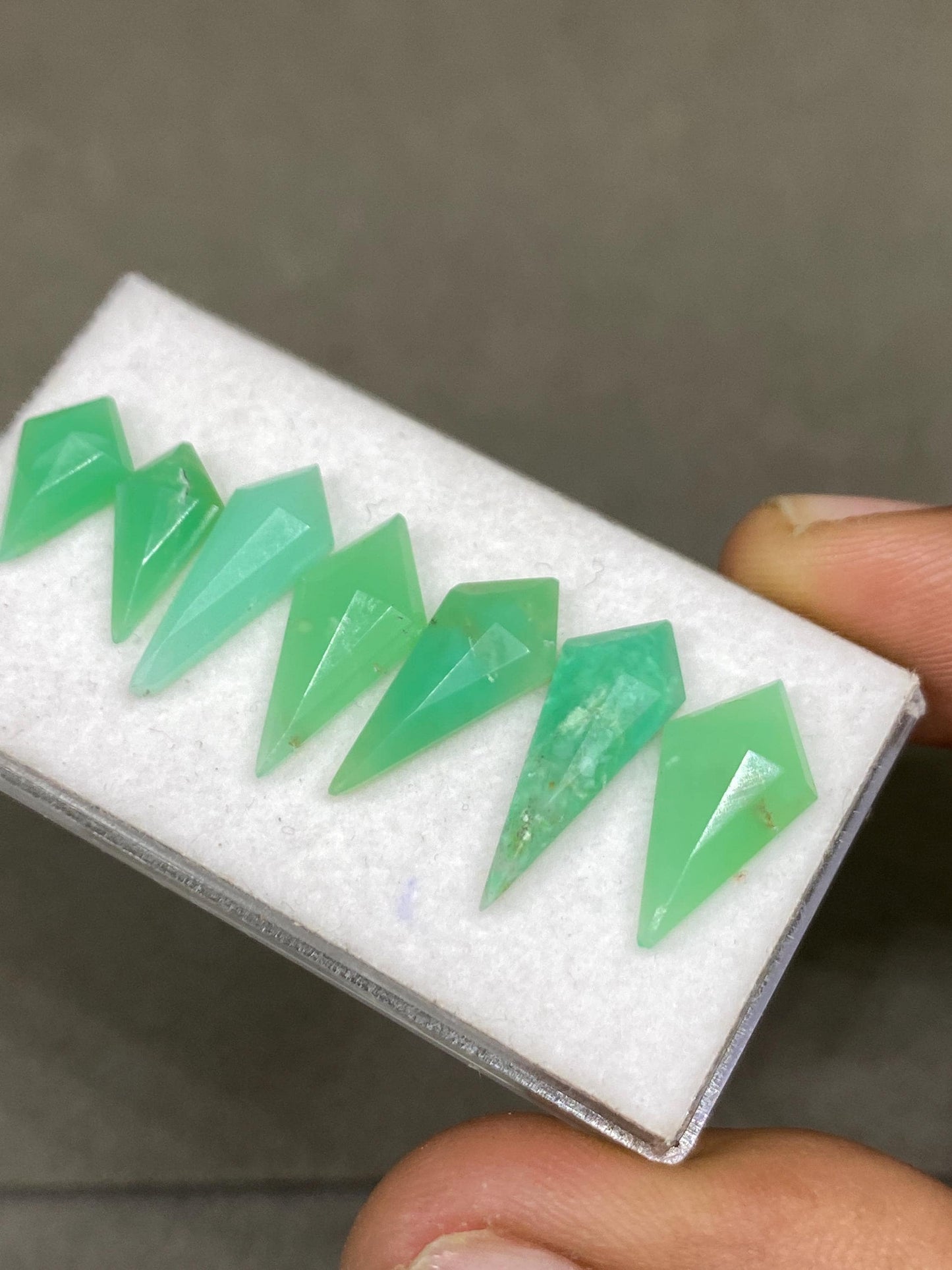 Nice Rare  chrysoprase kite stepcut weight 12.50 cts  pcs 7 size 11.5x7.4mm-19.1x7.3mm chrysoprase kite stepcut gems flatbacks