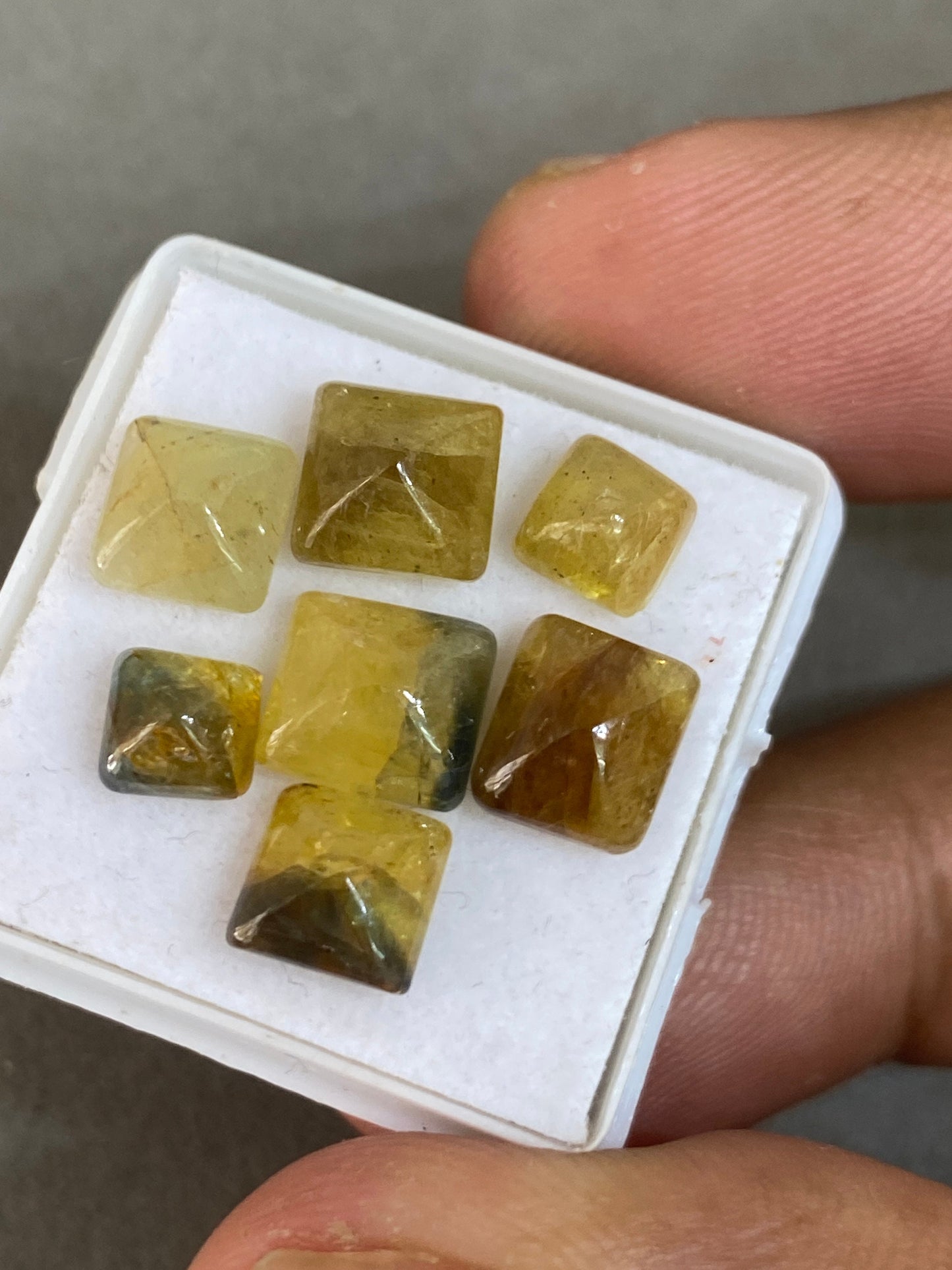 Awesome very rare bi color yellow sapphire sugar loaf cabochons  weight 13.30 cts pcs 7 size 5.7x5.5mm-7.5x7mm sapphire sugar loaf cabochons