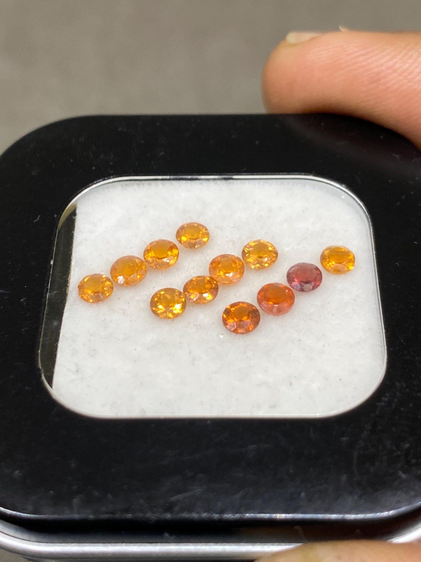 Rare Gorgeous orange Fanta garnet round  cut weight  carats pcs  12  size   spessartite faceted