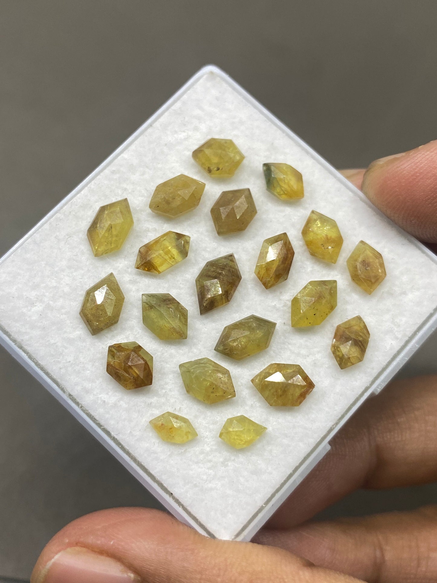 Amazing very rare Tanzania mines small yellow sapphire Bicolor hexagon geometric wt 20.50 carats pcs 20 size 6x4mm-9x5mm sapphire stepcut