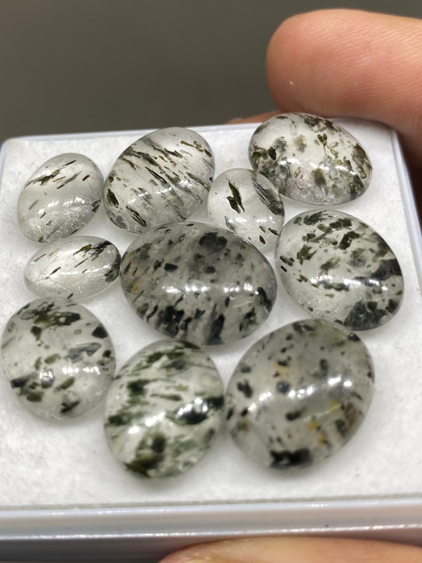 Dazzling black Green spots quartz oval cabochons smooth  African mines gems mix size 10x8-17x13mm Pcs 10 wt 57 cts quartz cabochons gems