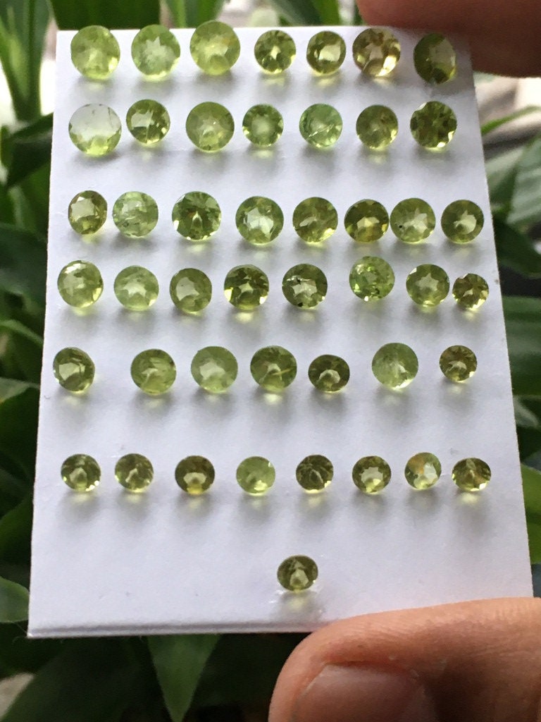 Dazzling peridot  round cut stone pcs 46 wt 24.70 cts size 4mm to 6mm natural peridot round cut jewelry supply