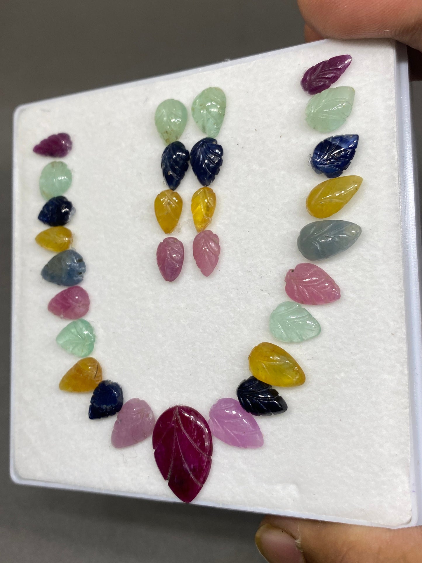 Rare natural emerald ruby blue sapphire yellow sapphire leaf carving necklace fine quality pcs 29 wt 60 cts size 9x6mm-18x13mm