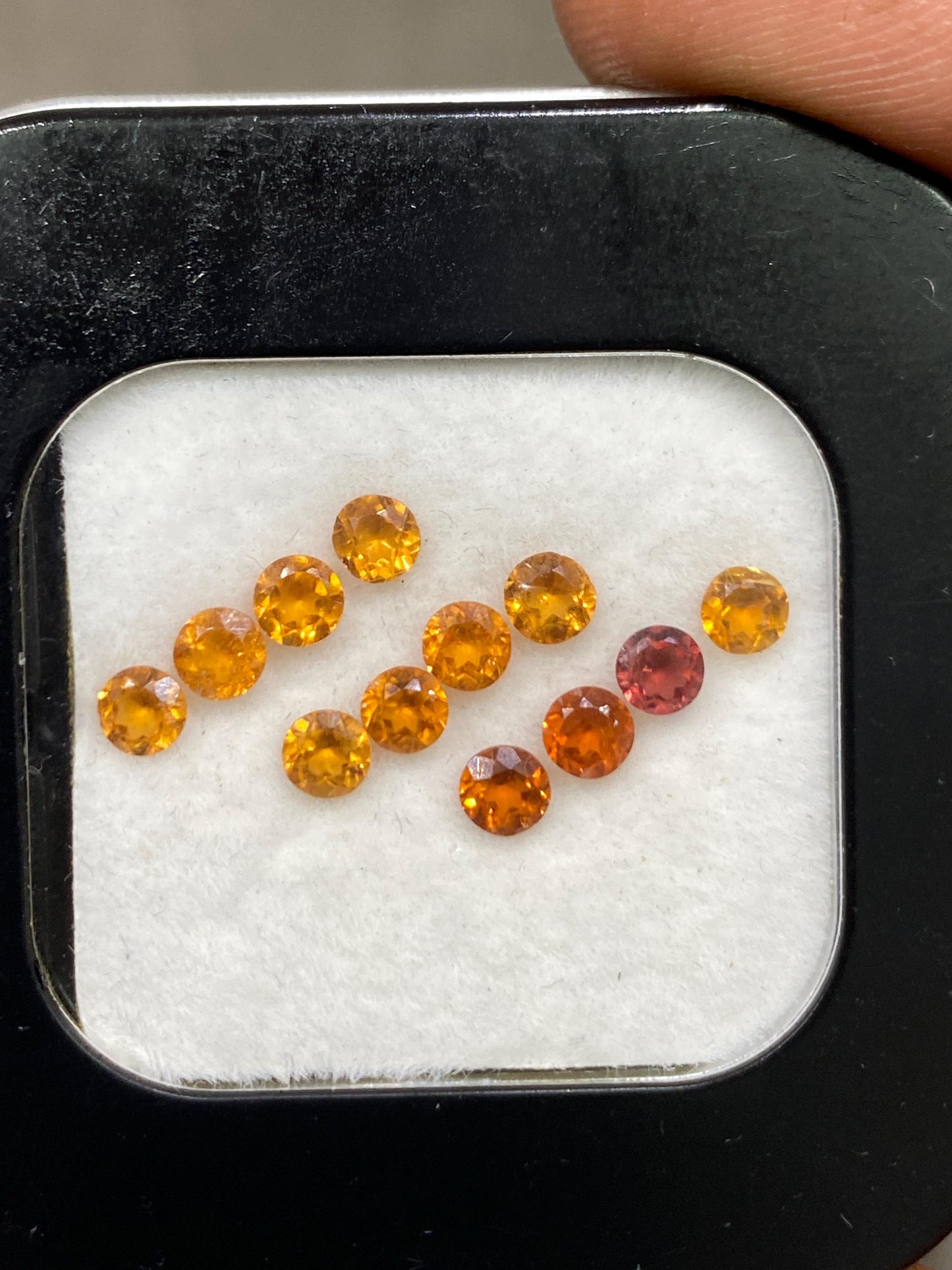 Rare Gorgeous orange Fanta garnet round  cut weight  carats pcs  12  size   spessartite faceted