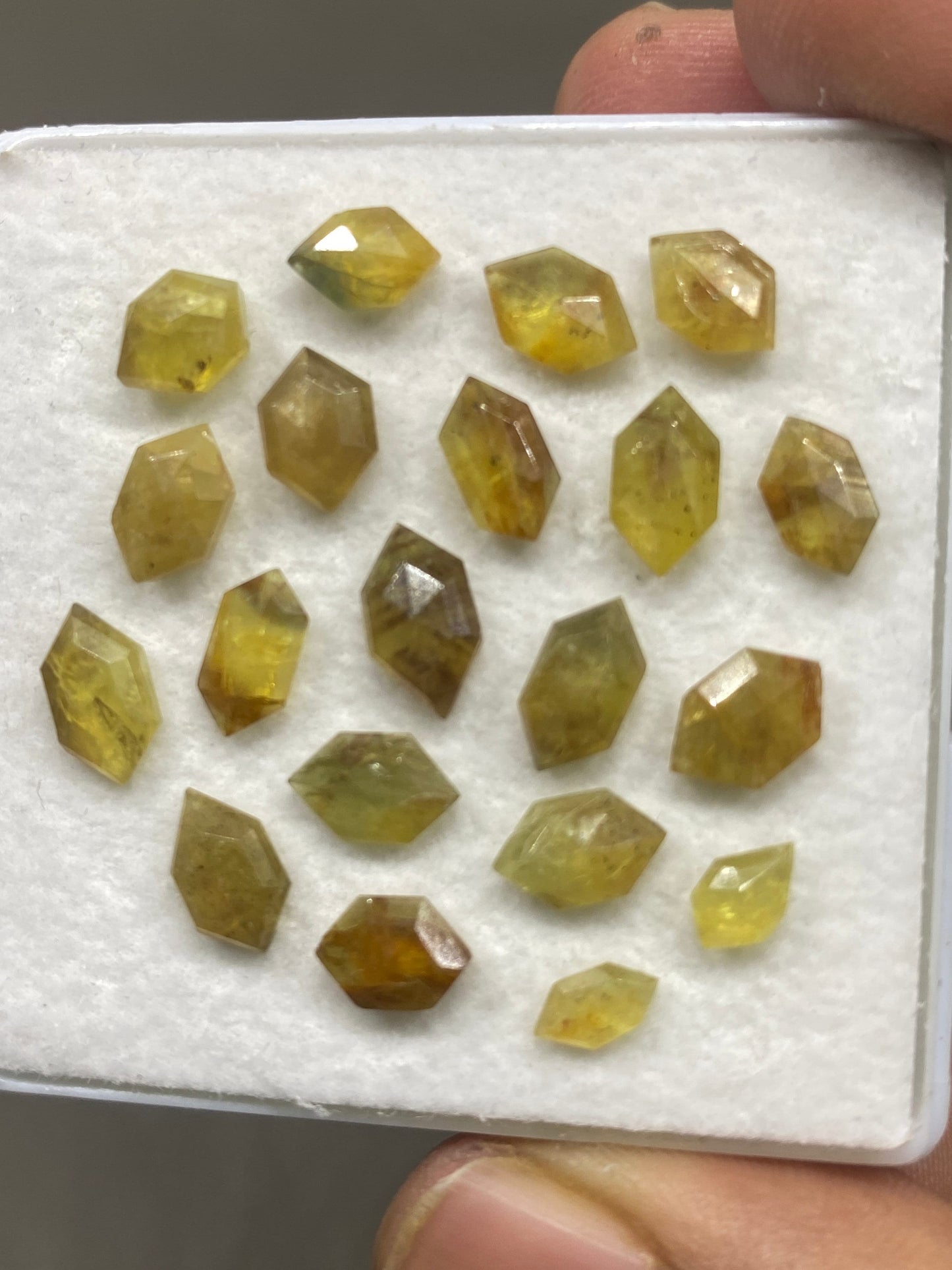 Amazing very rare Tanzania mines small yellow sapphire Bicolor hexagon geometric wt 20.50 carats pcs 20 size 6x4mm-9x5mm sapphire stepcut