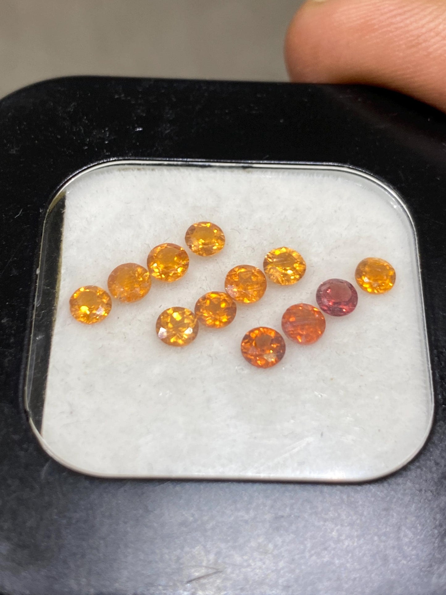 Rare Gorgeous orange Fanta garnet round  cut weight  carats pcs  12  size   spessartite faceted