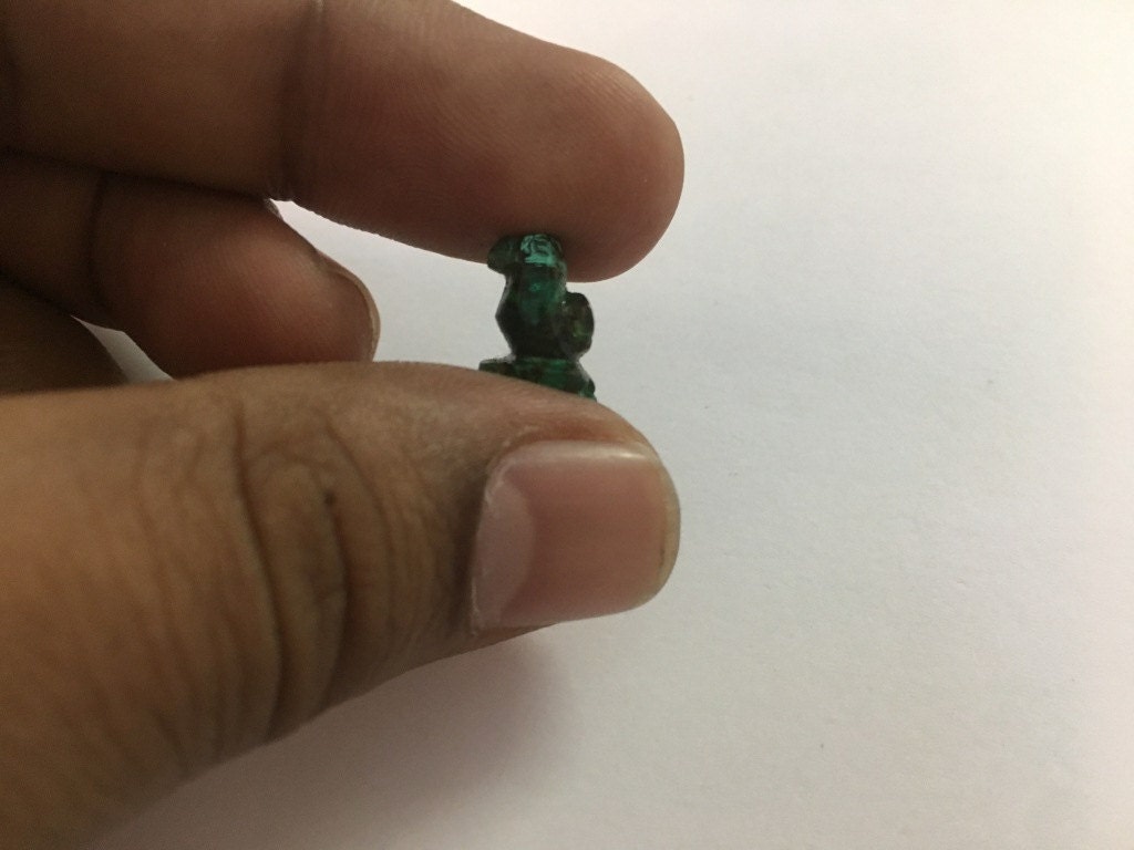 AAA rare Emerald Bird Parrot like bird Natural Emerald rare beautiful Zambian Emerald Weight 5 carats Size 14x10mm Green Bird emerald