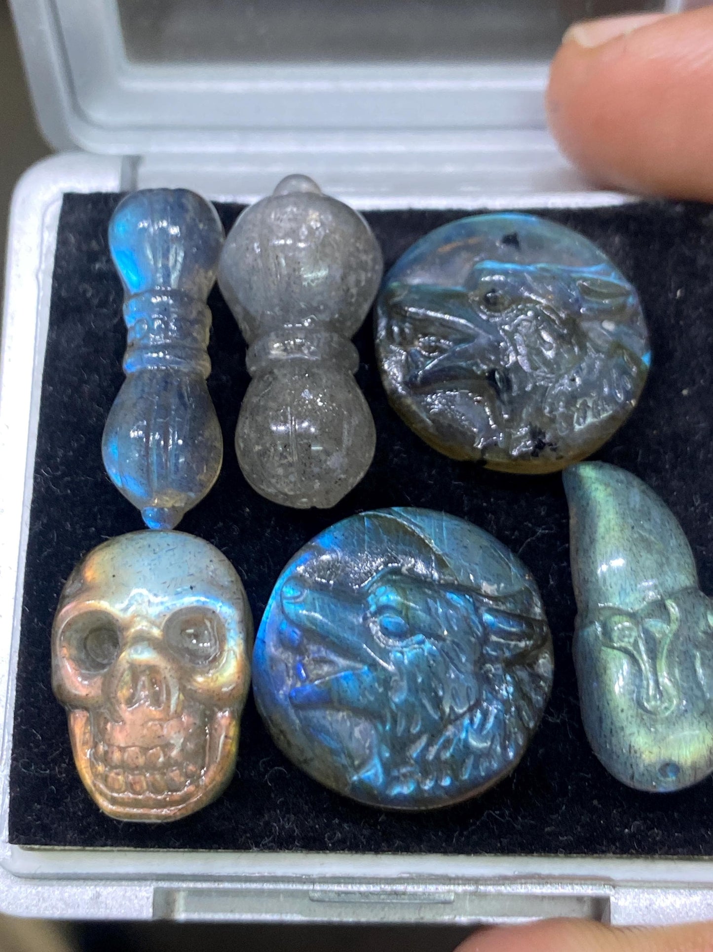 Dazzling AAA Natural Blue fire labradorite wolf face gargoyle carving aaa wt 85.80 cts pcs 6 size 9x6-16x7mm labradorite carving