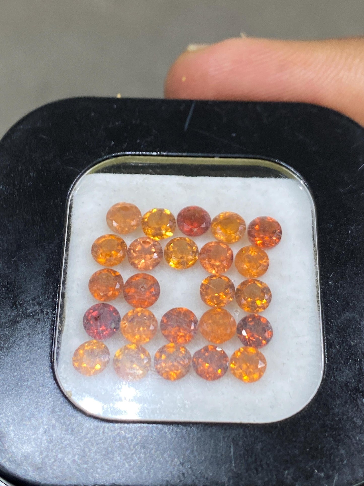 Rare Attractive orange Fanta garnet round  cut weight  carats pcs  24  size   spessartite faceted