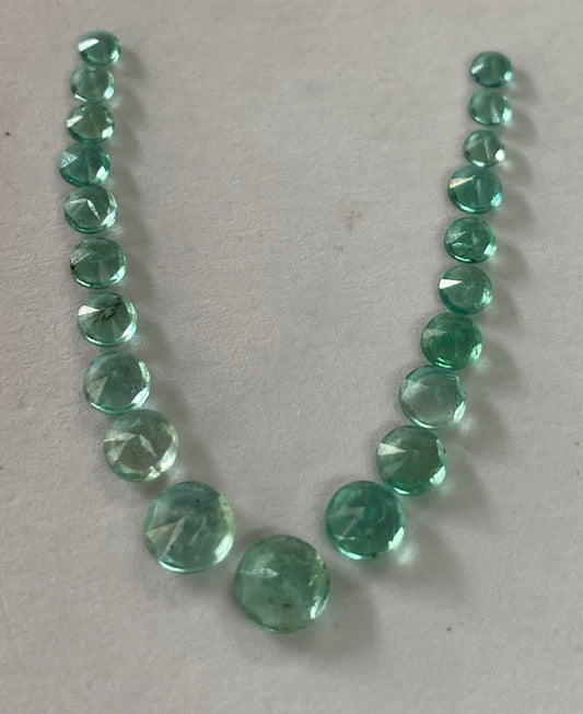 Natural Zambia mines small emerald round cut stones necklace supply pcs 21 weight 3.70 carats size 2.6mm-5mm emerald oval cut stones