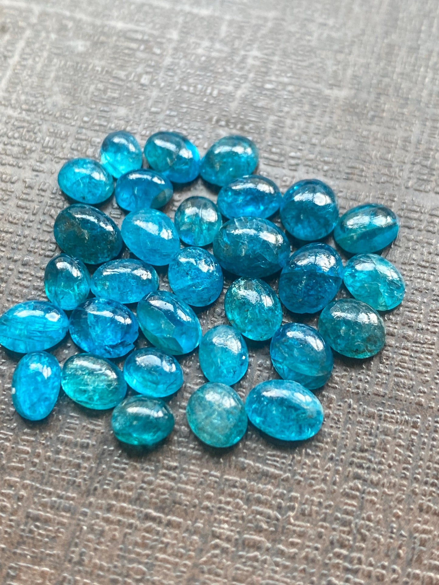 Neon blue apatite flat cabochons oval rounds wholesale lot pcs 30 weight 16.15 carats size 5x3.7mm-6.7x5.6mm electric blue apatite cabochons