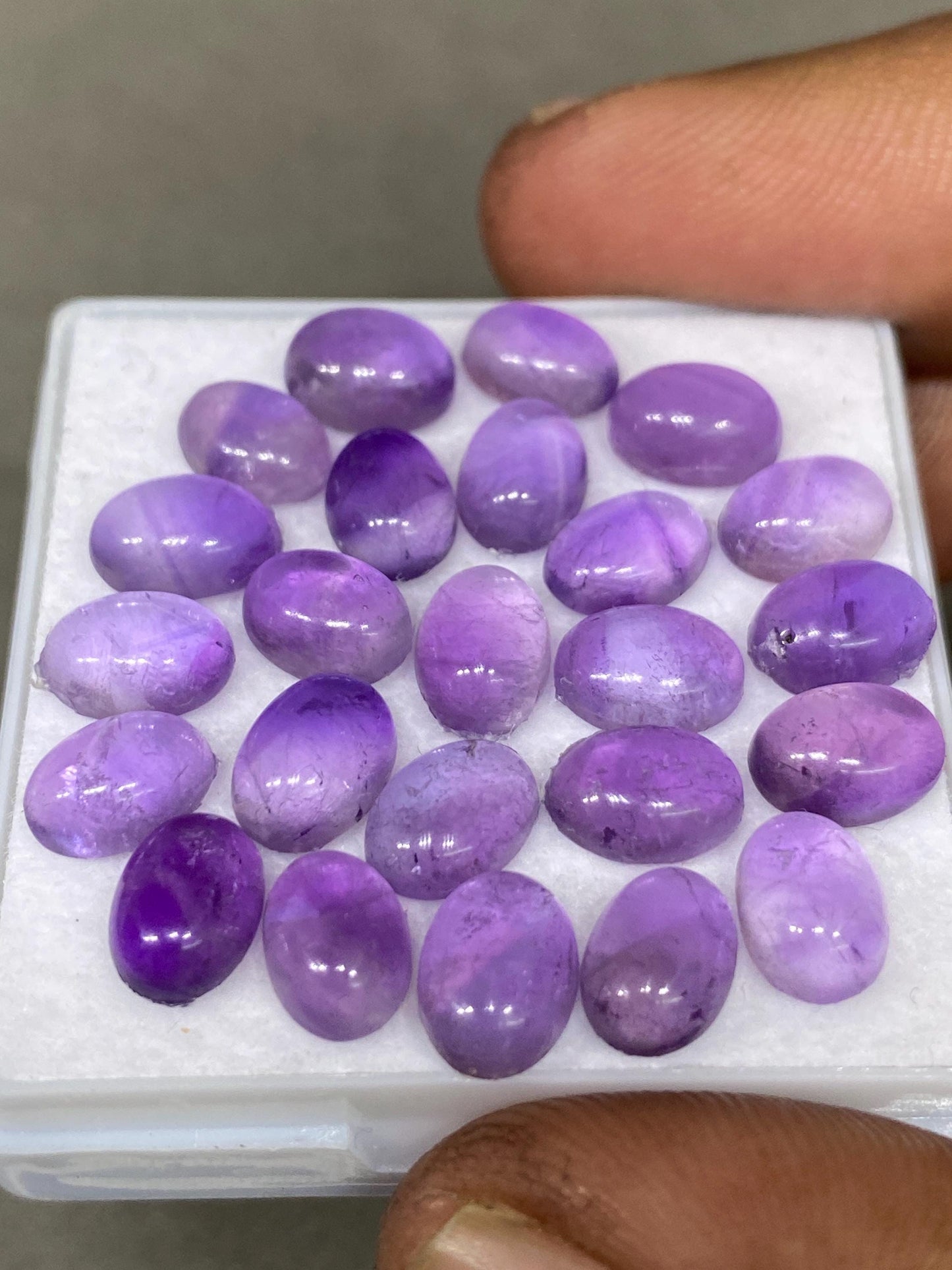 Amazing quality amethyst oval cabochon lighter than picture pcs 24 wholesale lot weight 31 carats size 8x6mm amethyst cabochons