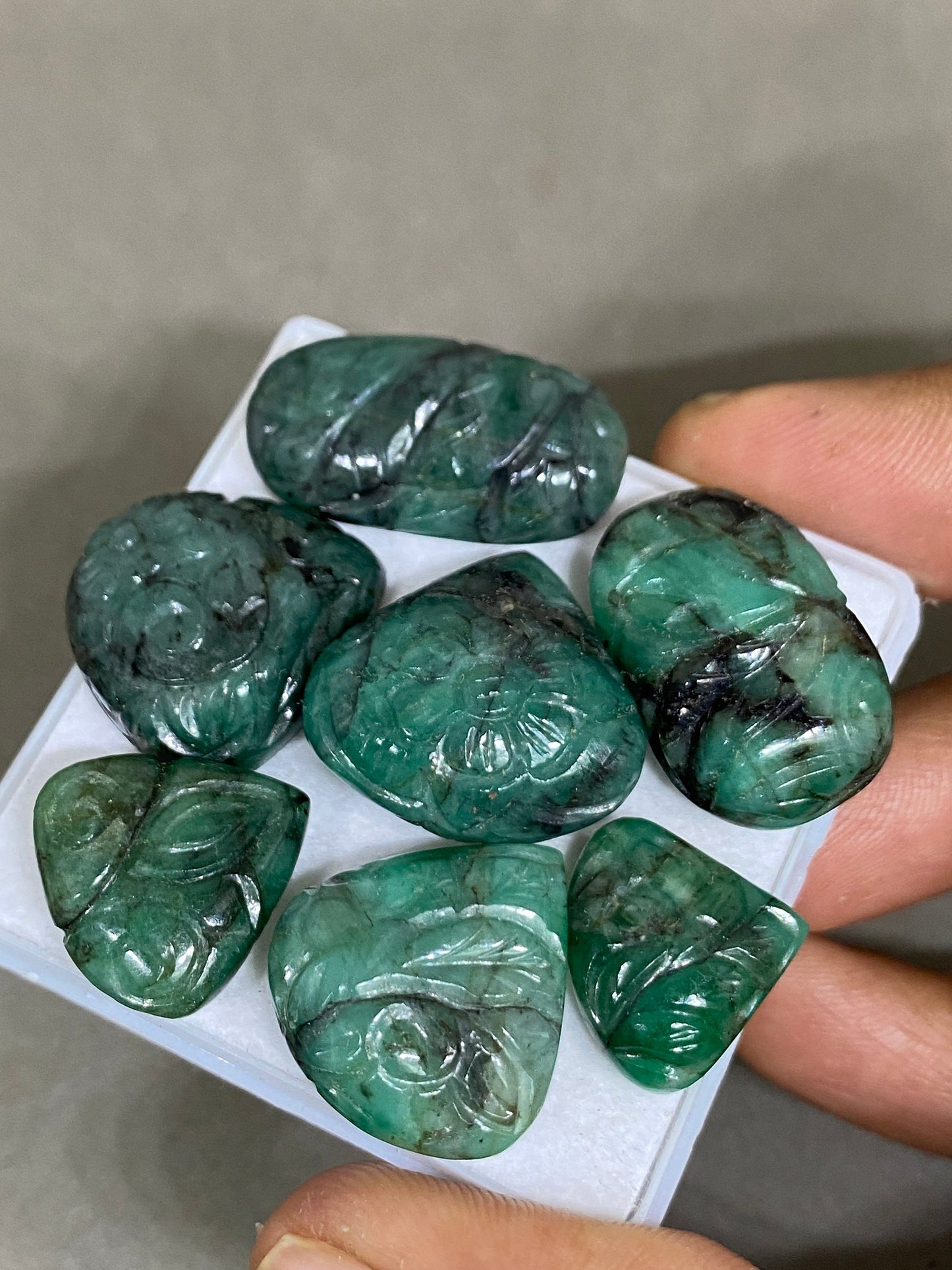 Rare Emerald carving wholesale lot 16x15mm-26x15mm weight 147 carats pcs 7 natural emerald carving ideal for pendant or ring emerald carving