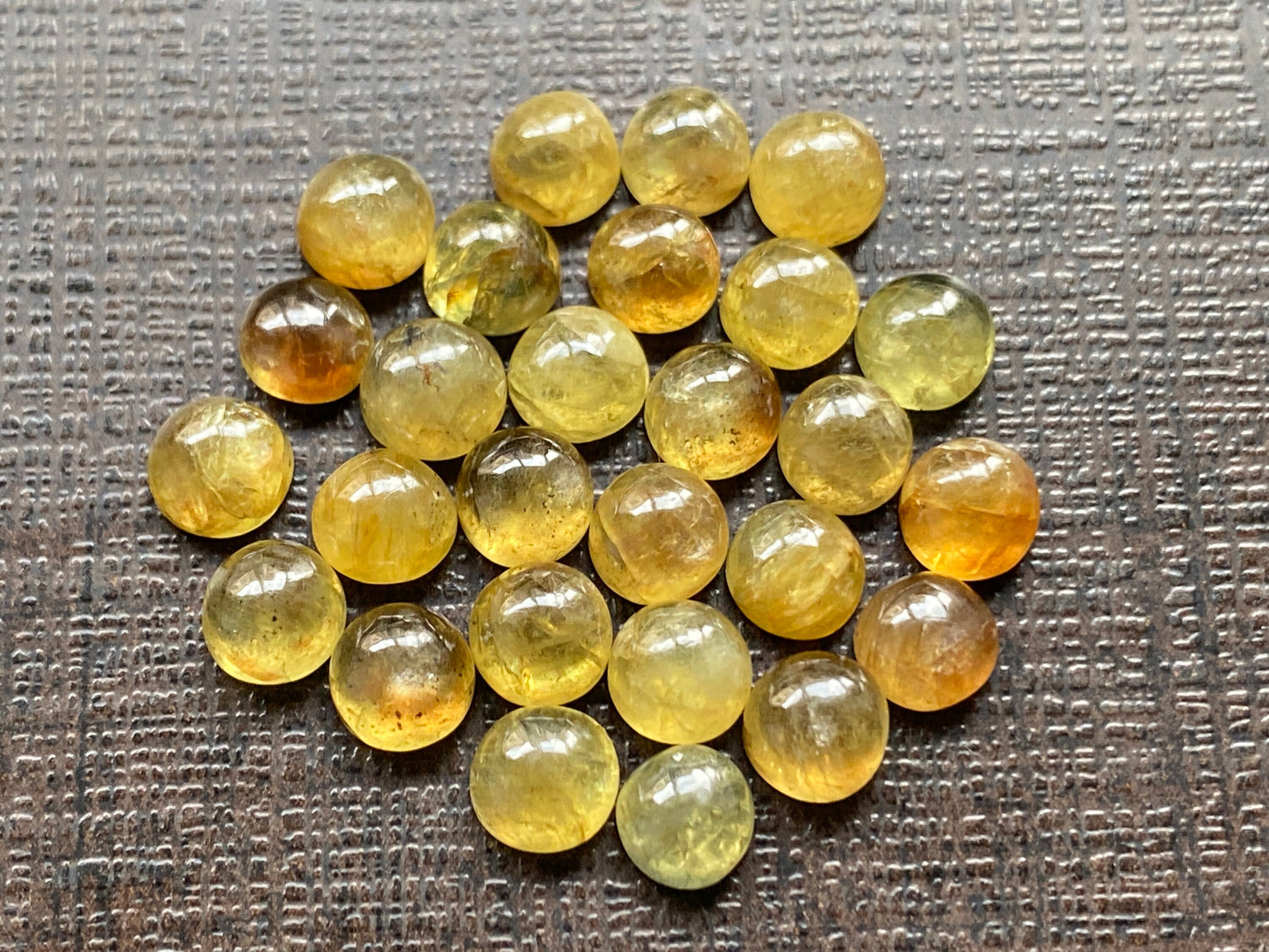 Amazing very rare Kenya mines yellow sapphire cabochons smooth Bicolor  wt 26 carats pcs 26 size 5-5.5mm sapphire round rosecut gems