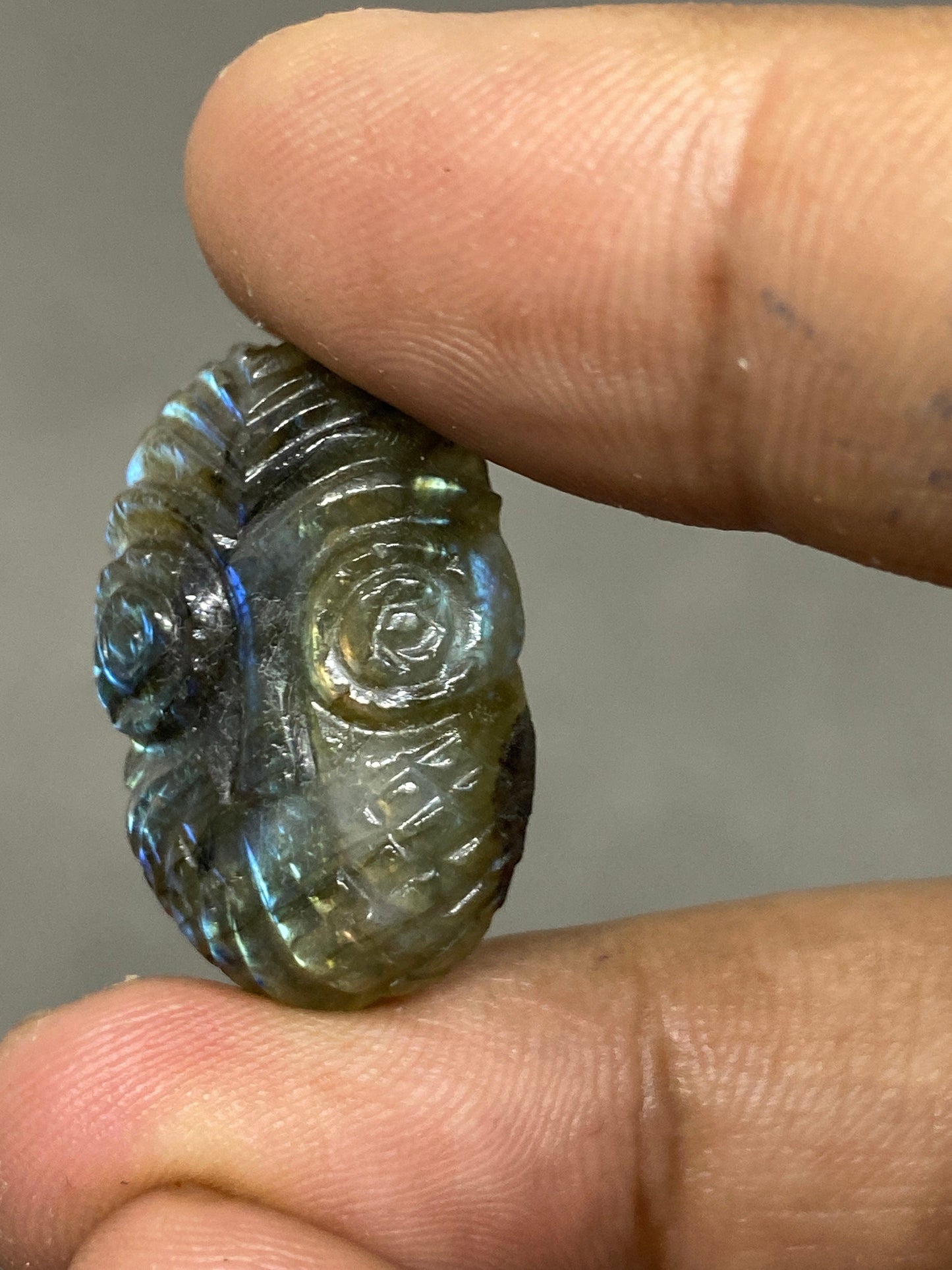 Very cute labradorite owl carving gemstone carving size 26x18mm weight 25 carats labradorite owl carving