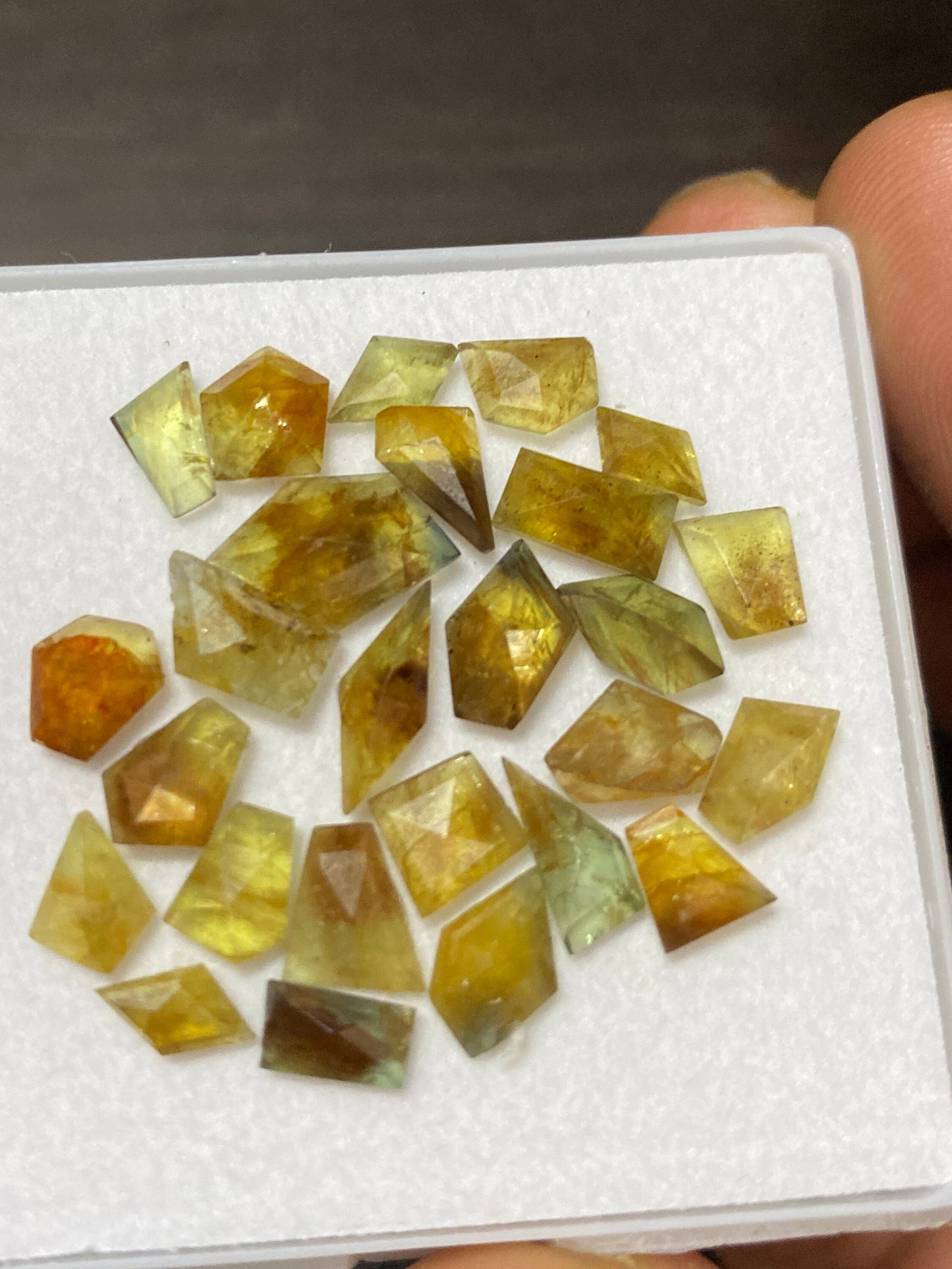 Amazing very rare Bicolor yellow sapphire Geometric Yellow sapphire wt 27 cts pcs 26 size 7.4x3.4-12.5x8mm rare sapphire geometric stepcut