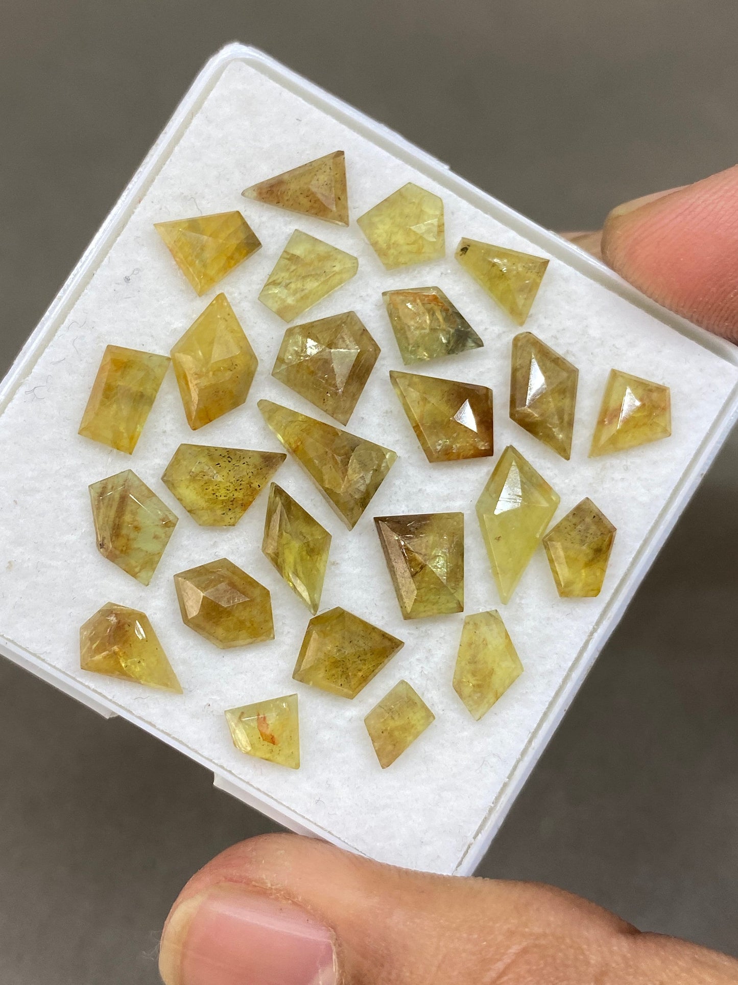 Mesmerising very rare Tanzania mines  yellow sapphire Bicolor geometric wt 26 carats pcs 25 size 5x4mm-11x7mm  sapphire stepcut