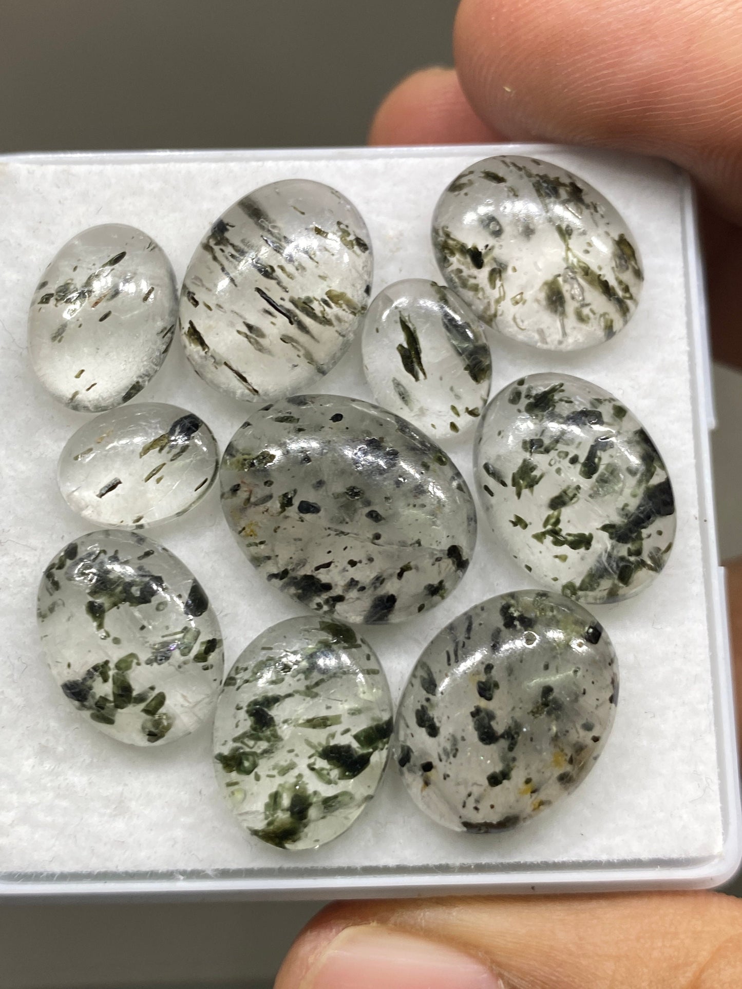 Dazzling black Green spots quartz oval cabochons smooth  African mines gems mix size 10x8-17x13mm Pcs 10 wt 57 cts quartz cabochons gems