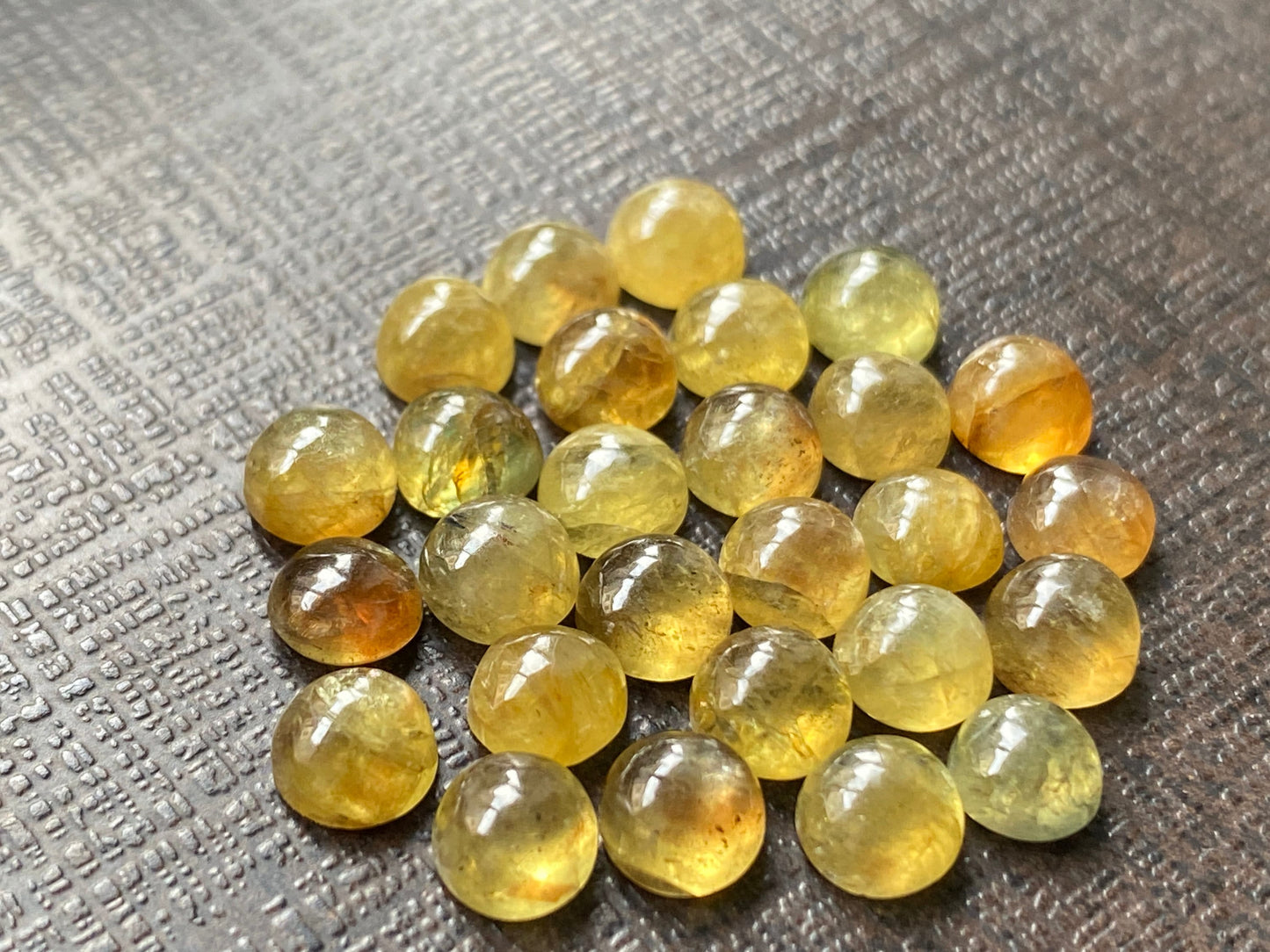 Amazing very rare Kenya mines yellow sapphire cabochons smooth Bicolor  wt 26 carats pcs 26 size 5-5.5mm sapphire round rosecut gems