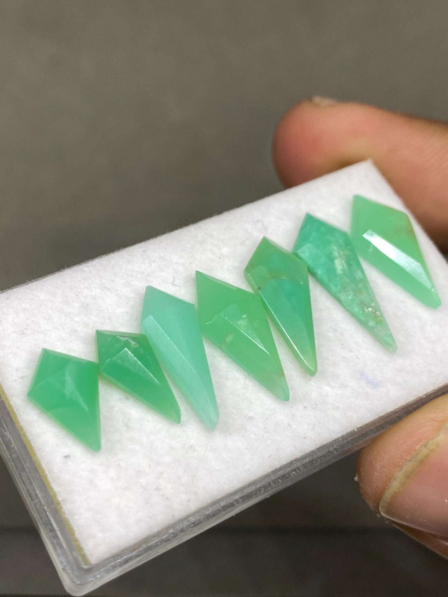 Nice Rare  chrysoprase kite stepcut weight 12.50 cts  pcs 7 size 11.5x7.4mm-19.1x7.3mm chrysoprase kite stepcut gems flatbacks